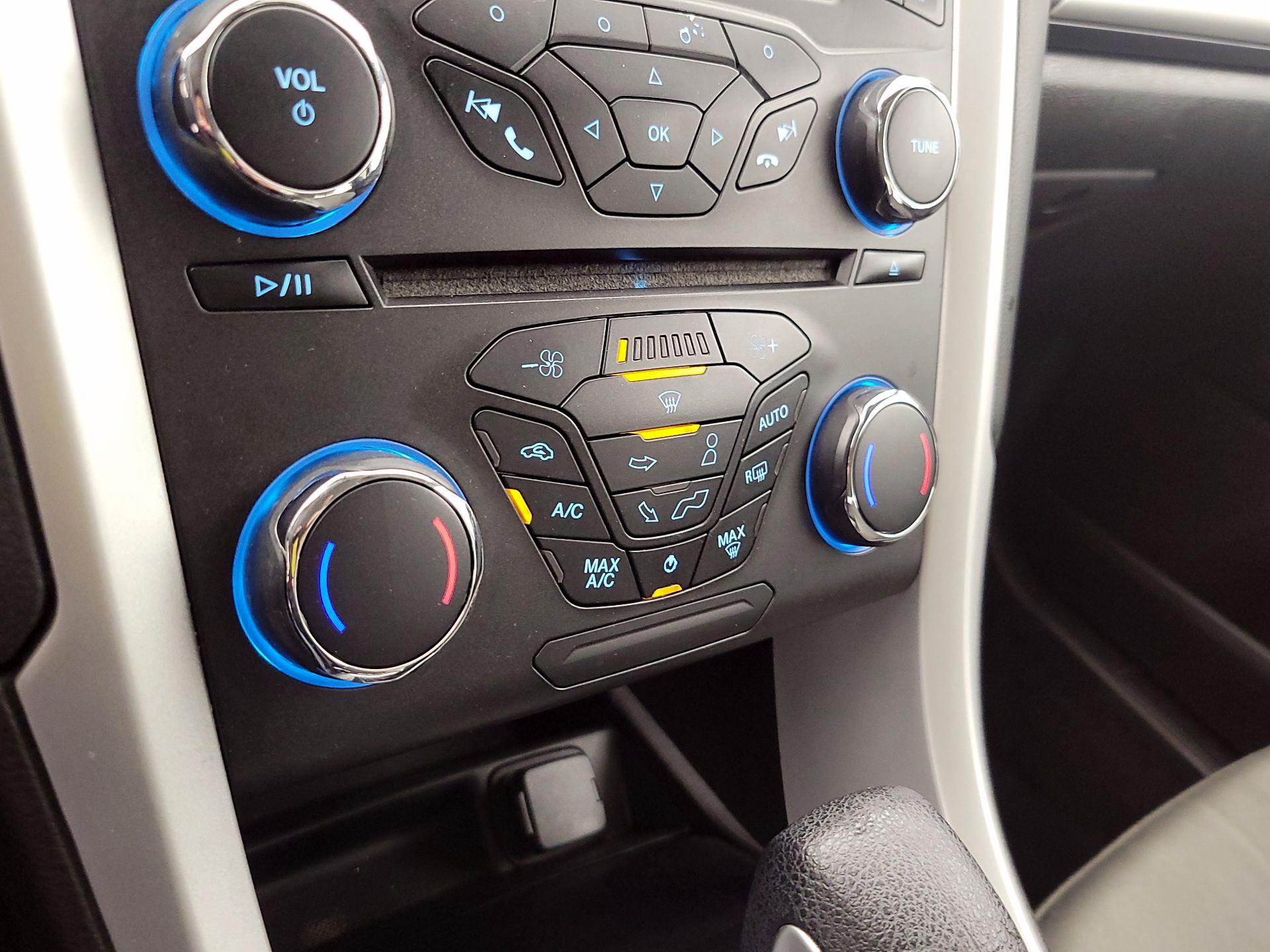 Thumbnail: 2016 Ford Fusion - 16