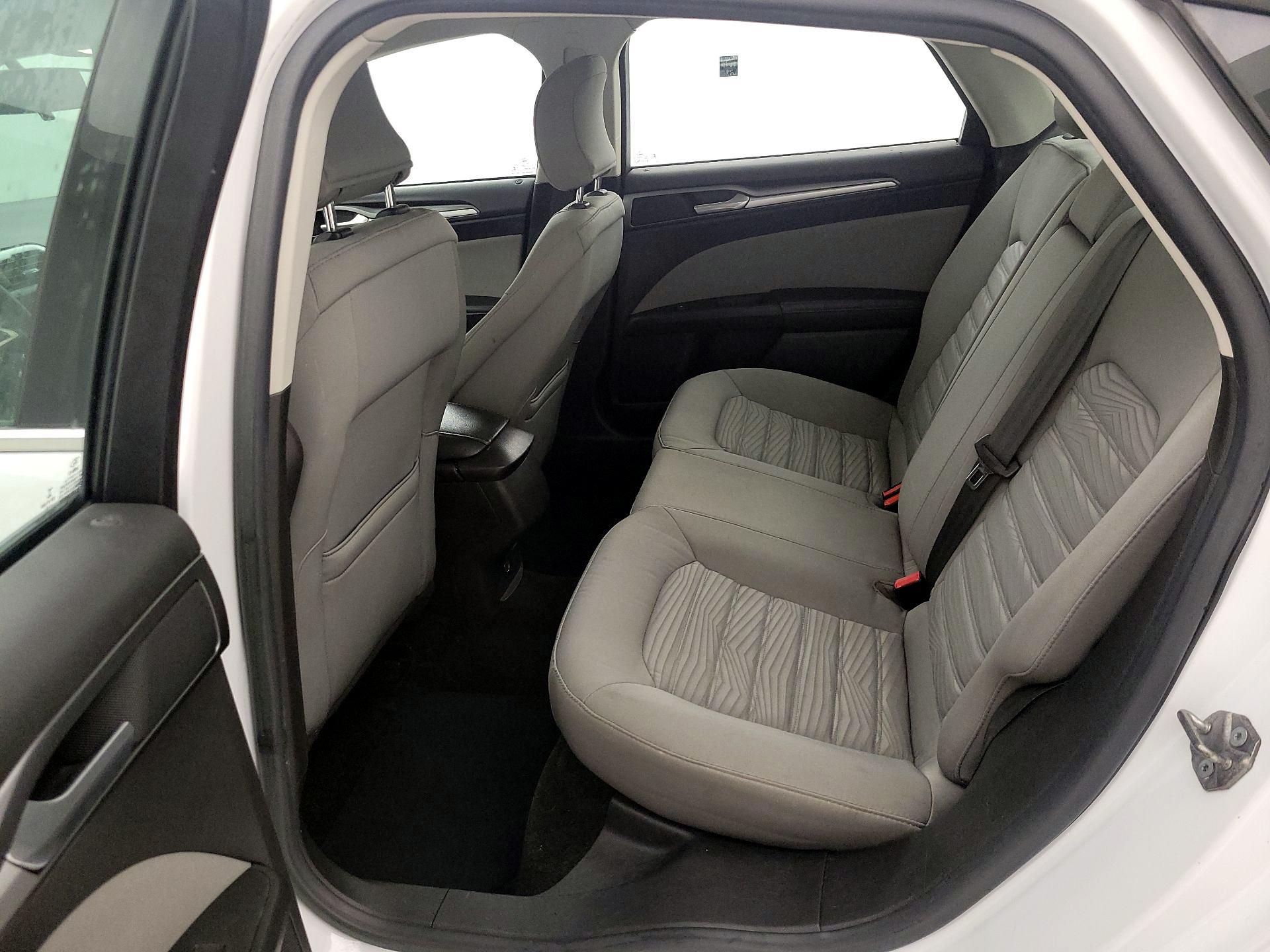 Thumbnail: 2016 Ford Fusion - 18