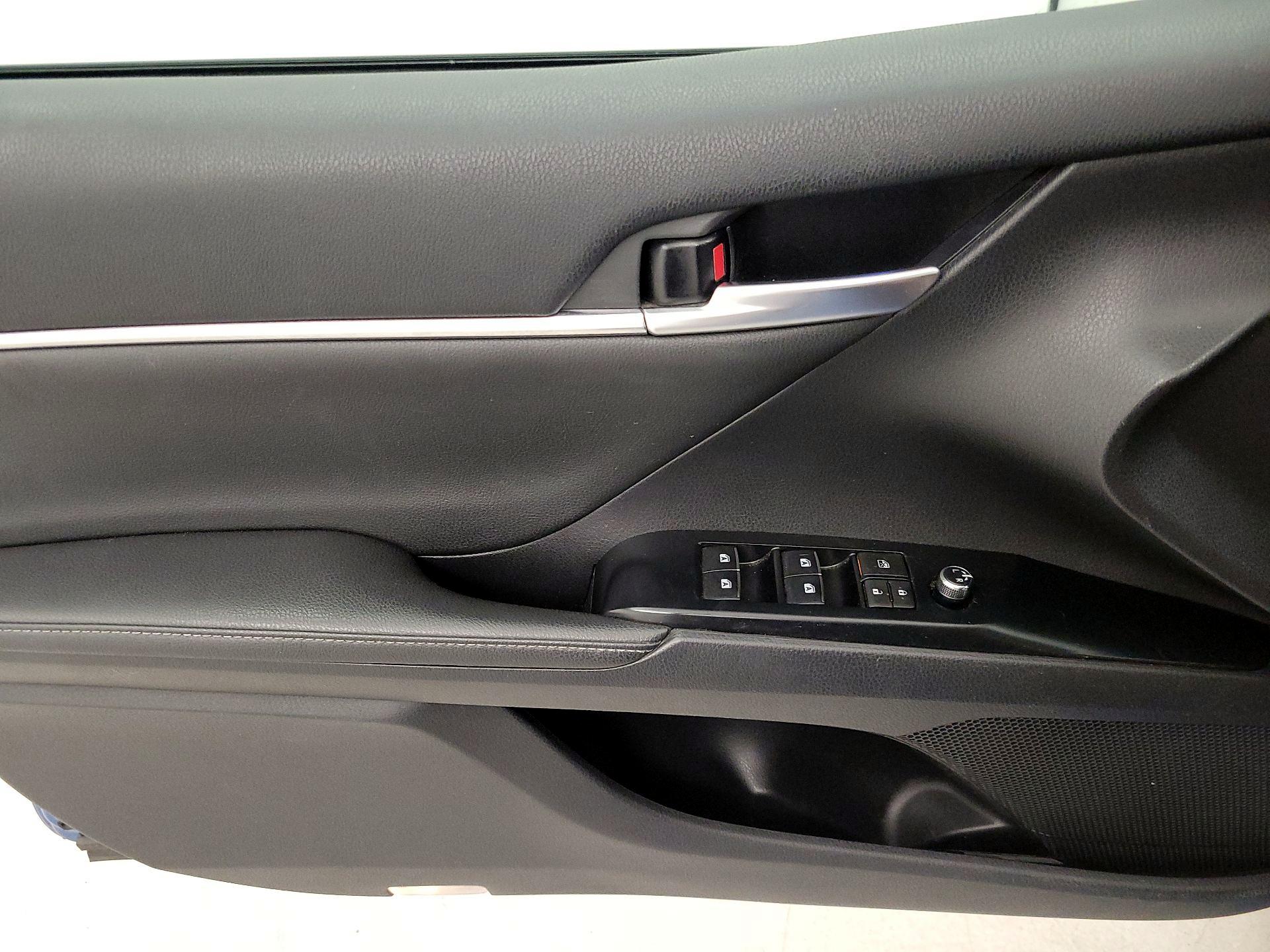 Thumbnail: 2019 Toyota Camry - 12