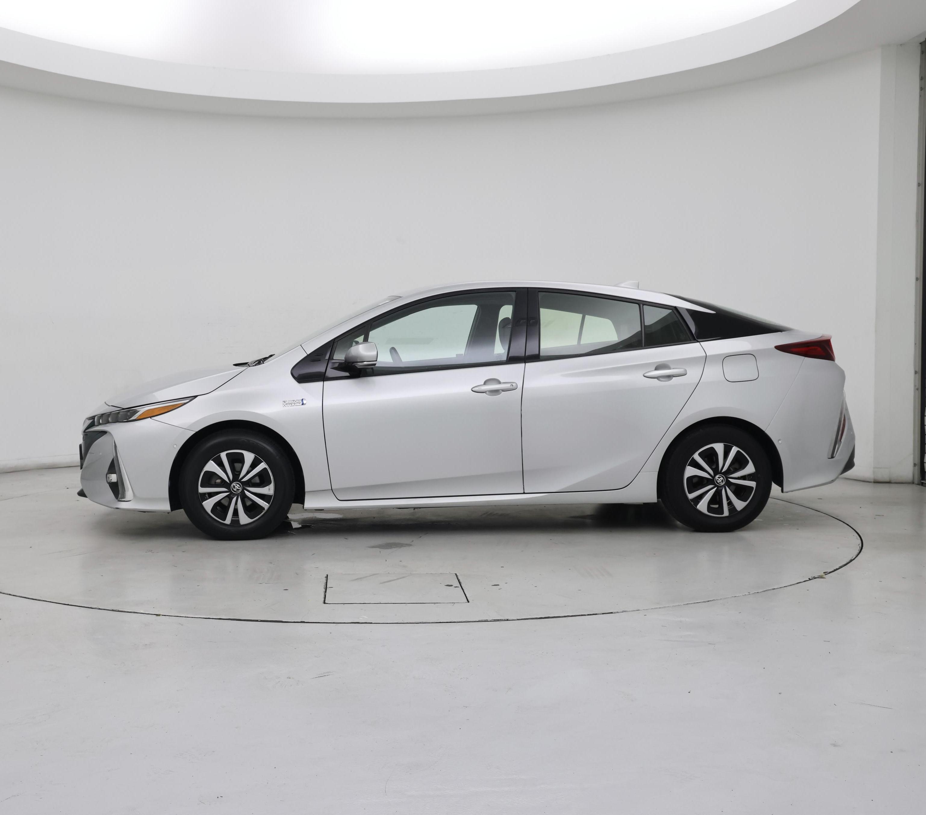 Thumbnail: 2017 Toyota Prius Prime - 3