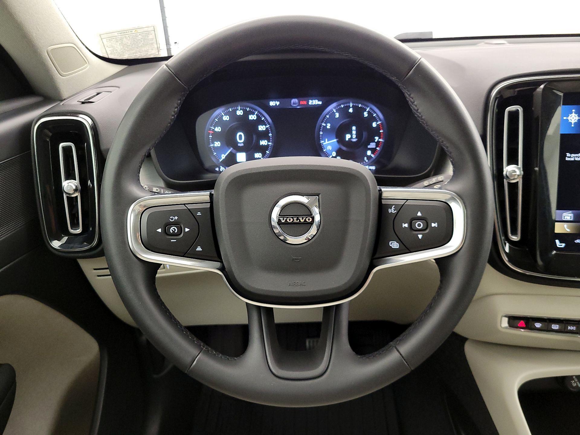 Thumbnail: 2022 Volvo XC40 - 10