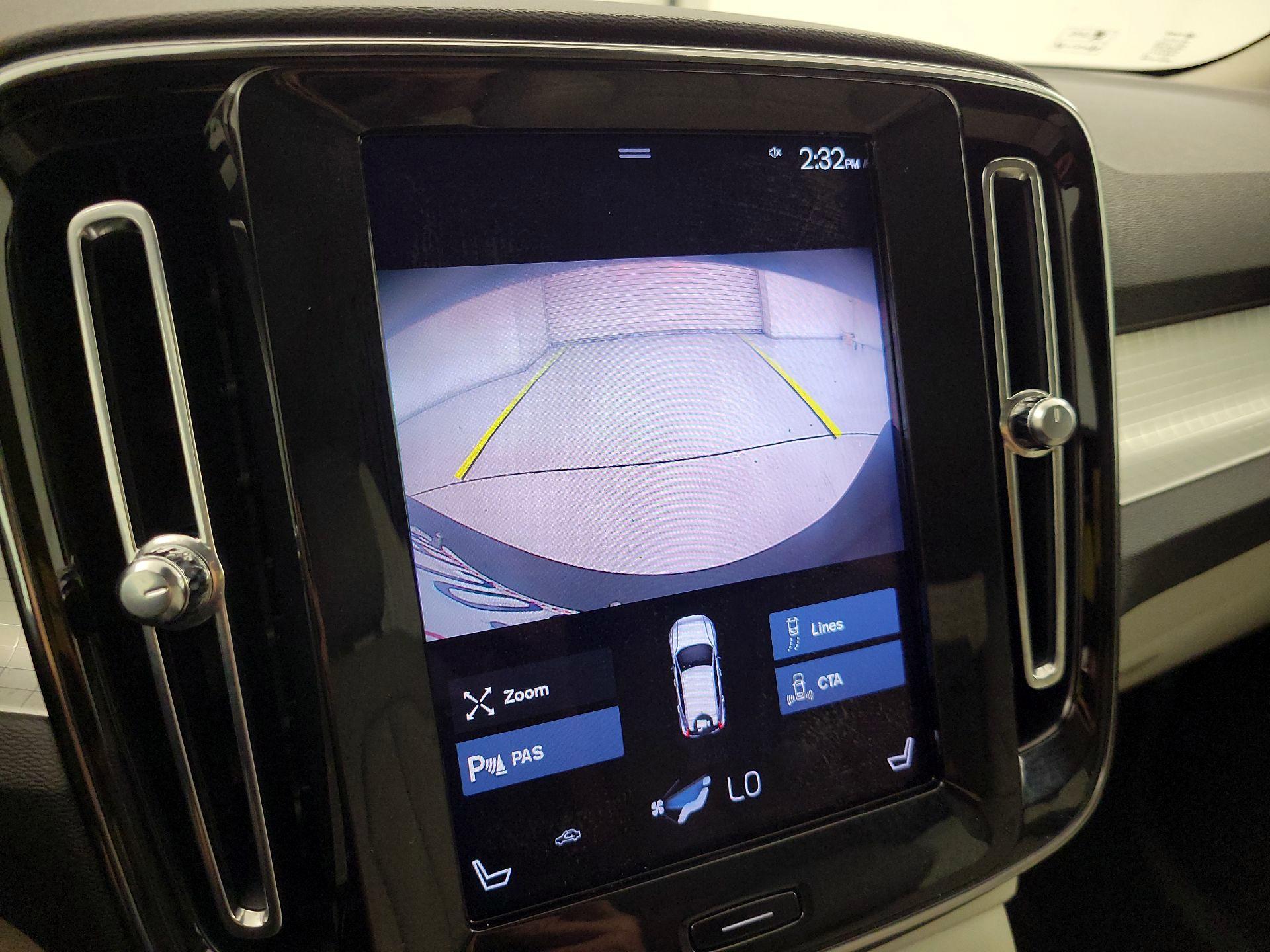 Thumbnail: 2022 Volvo XC40 - 14