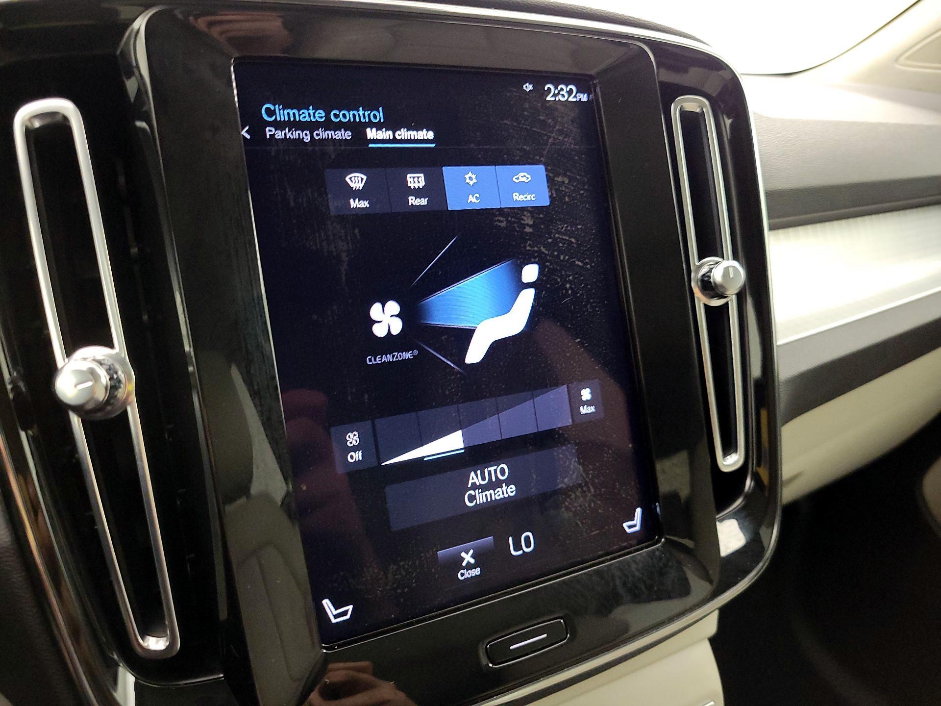 Thumbnail: 2022 Volvo XC40 - 16