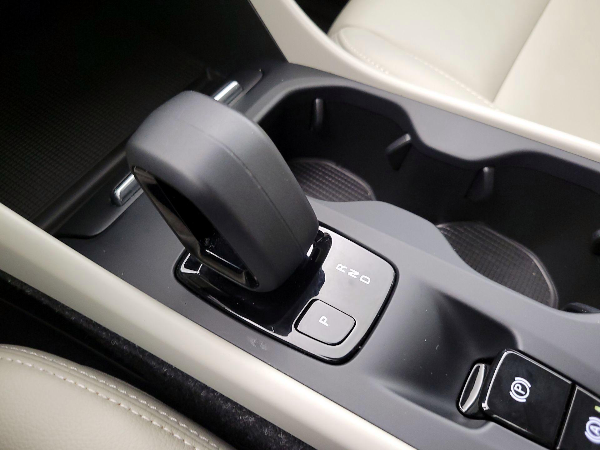 Thumbnail: 2022 Volvo XC40 - 17