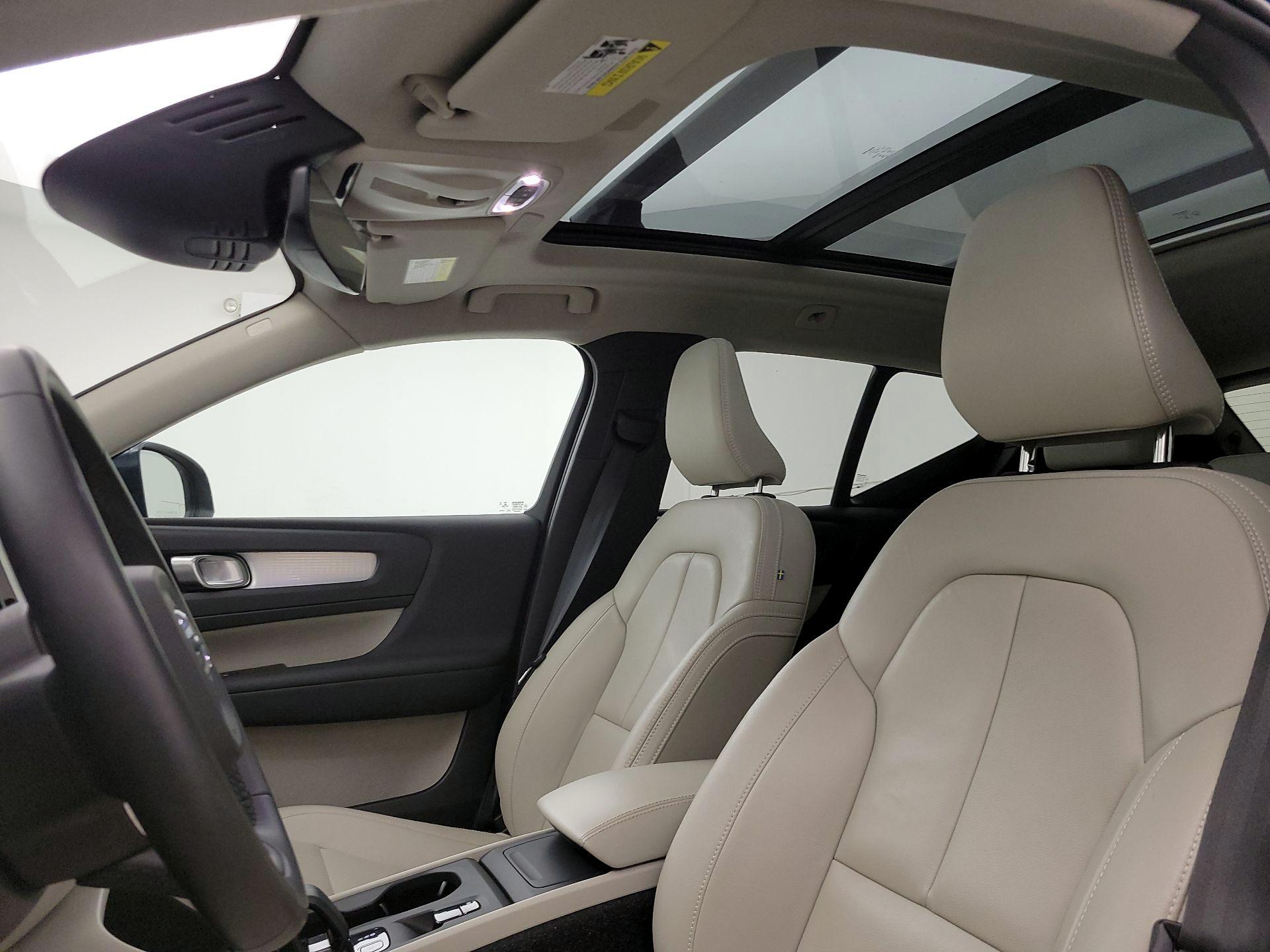 Thumbnail: 2022 Volvo XC40 - 19