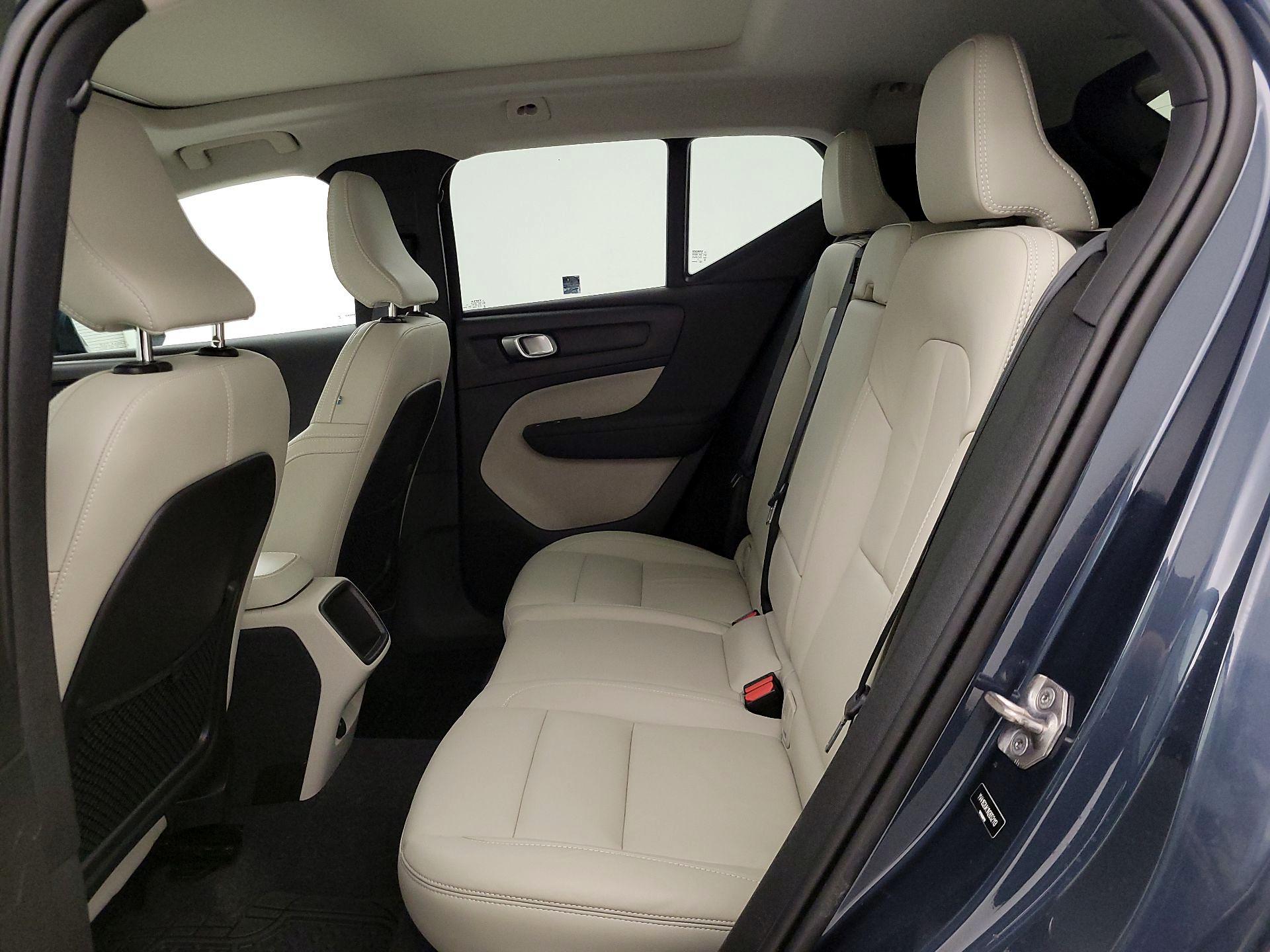 Thumbnail: 2022 Volvo XC40 - 20