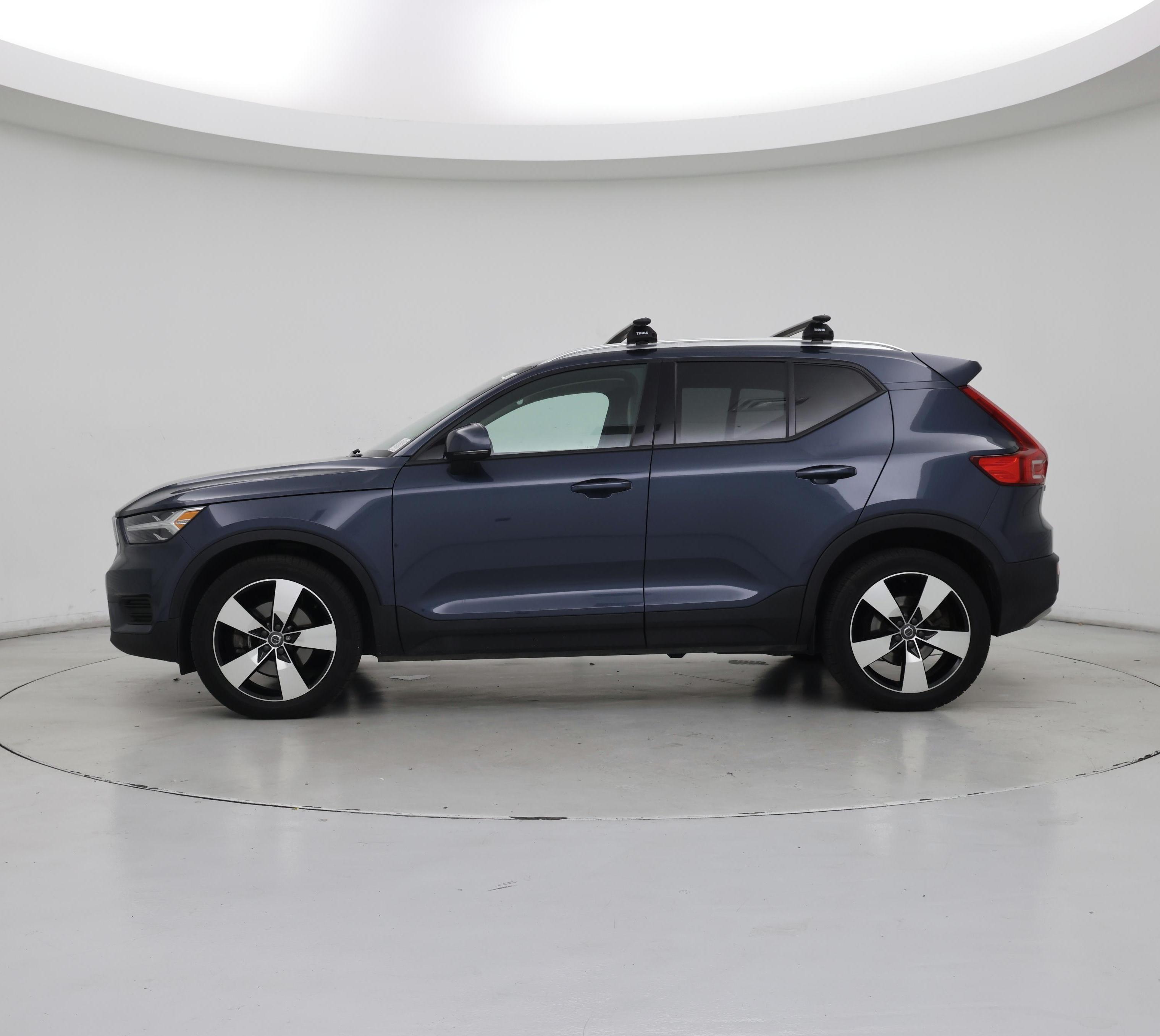 Thumbnail: 2022 Volvo XC40 - 3
