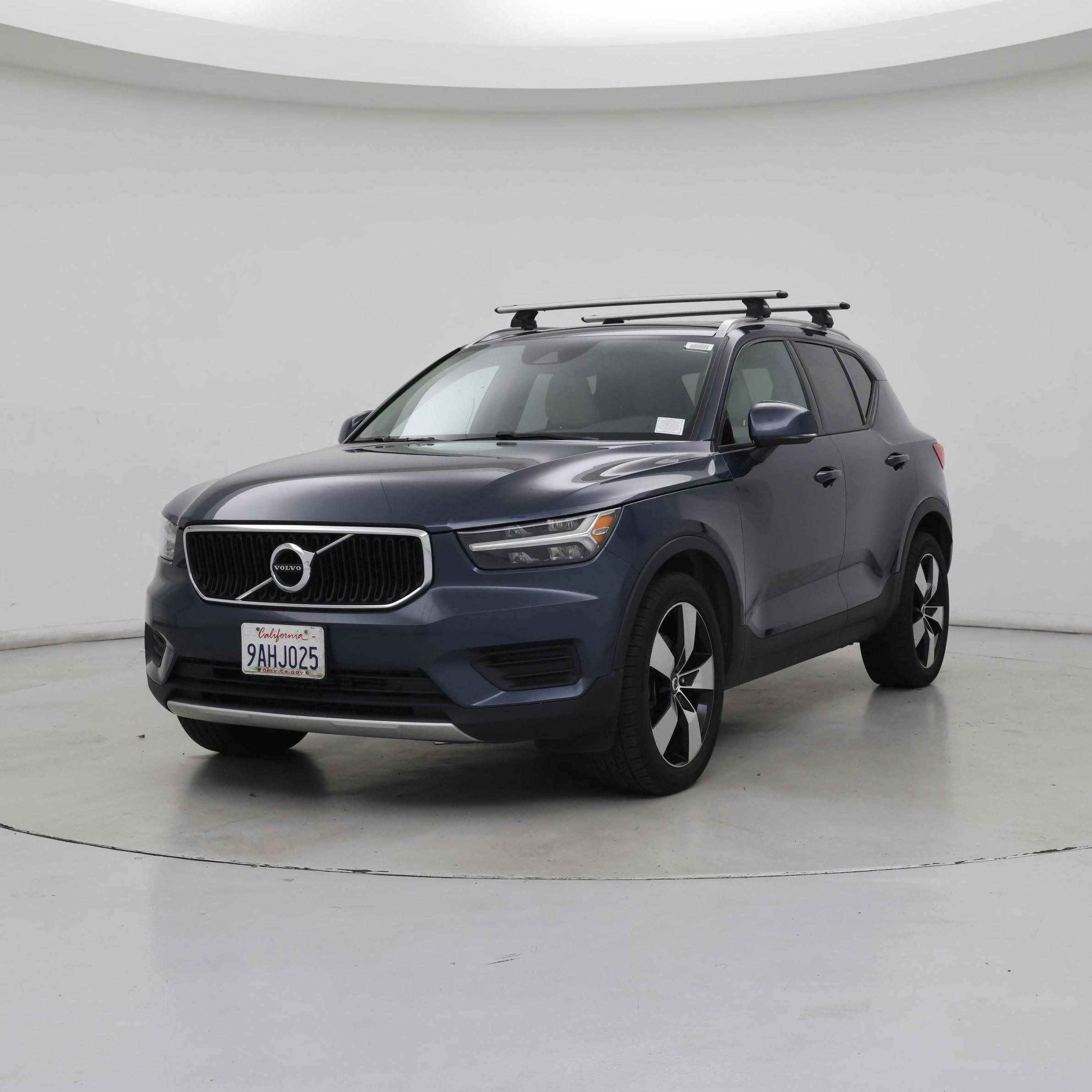 Thumbnail: 2022 Volvo XC40 - 4