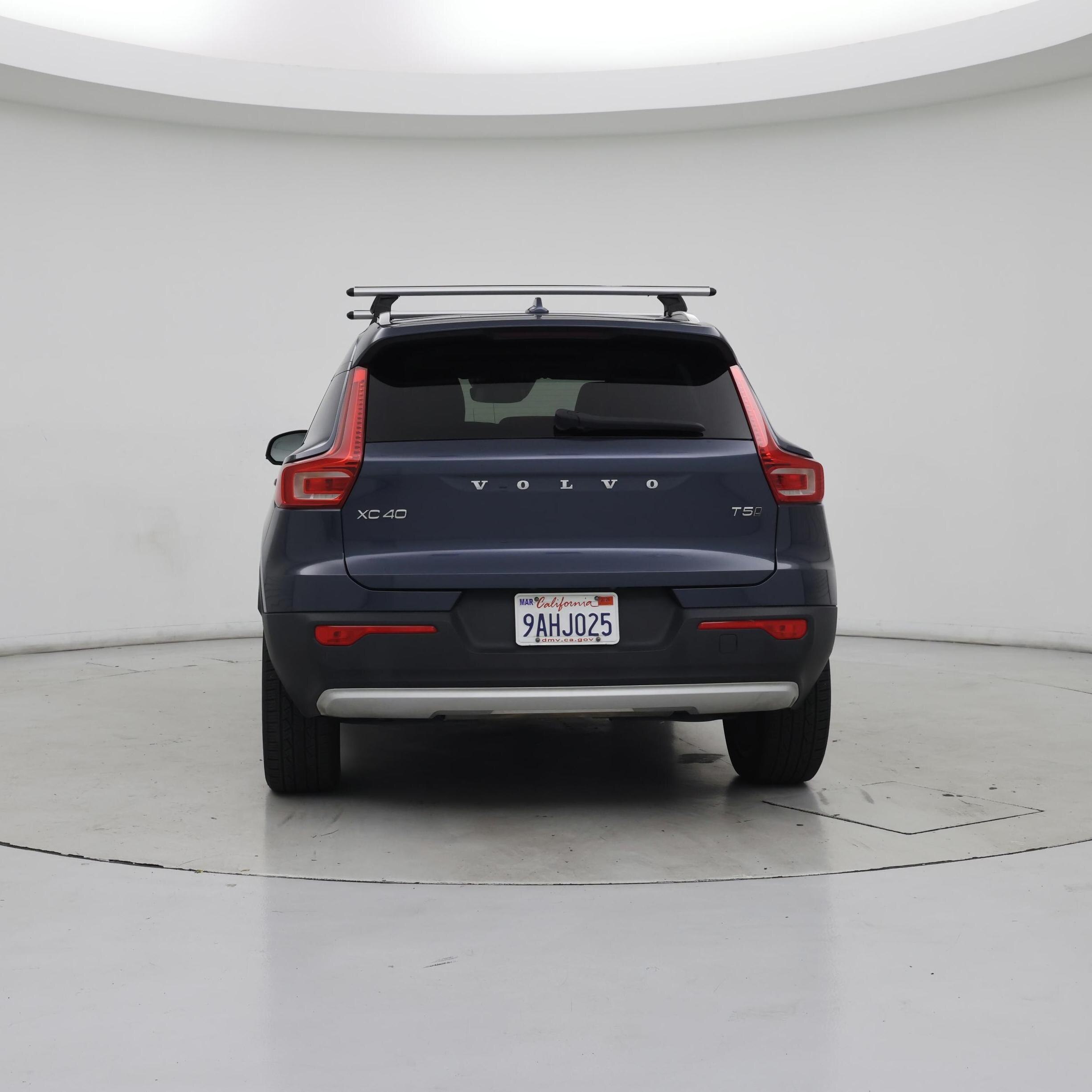 Thumbnail: 2022 Volvo XC40 - 6