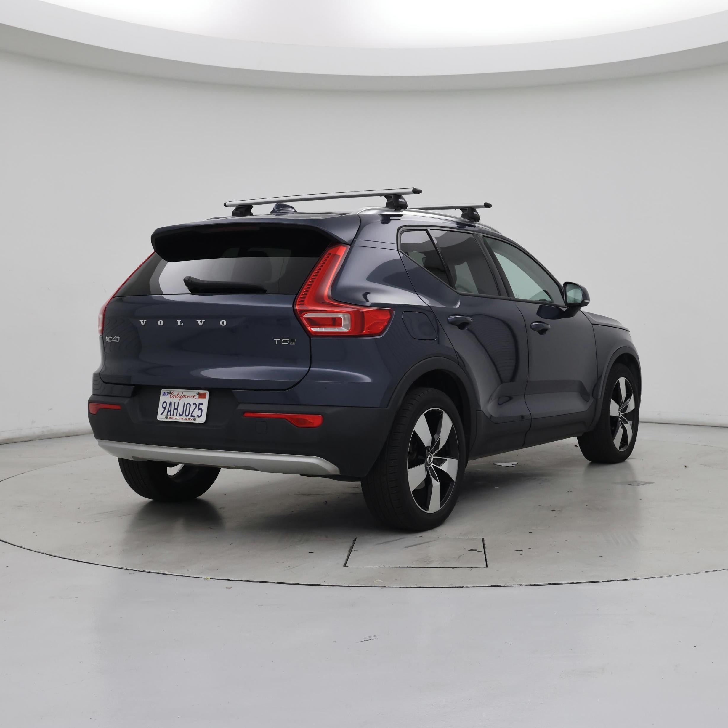 Thumbnail: 2022 Volvo XC40 - 8