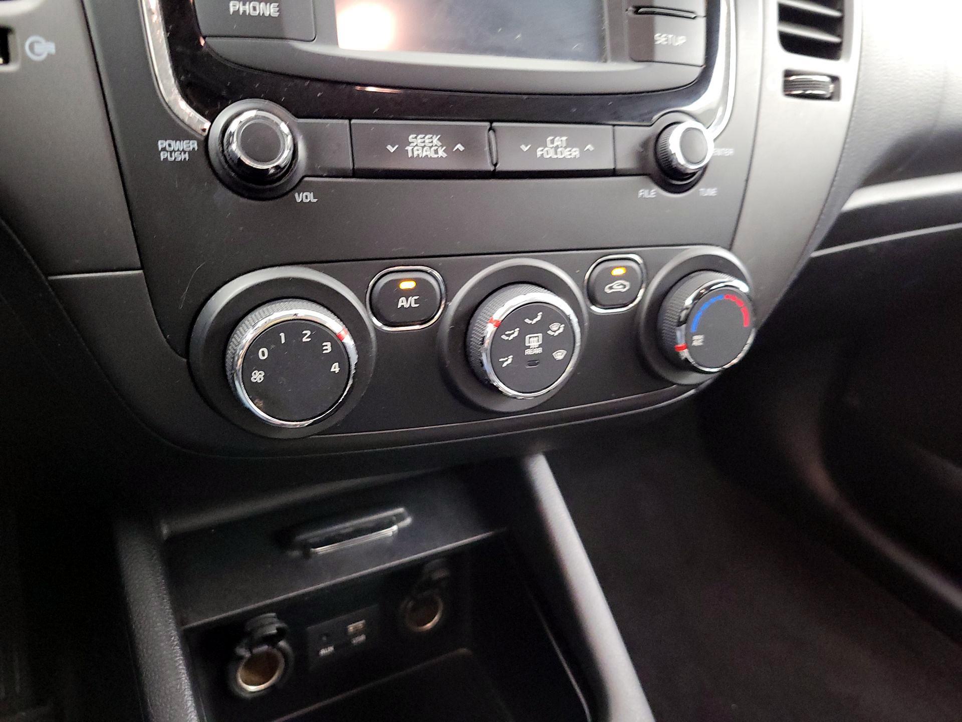 Thumbnail: 2017 Kia Forte - 16