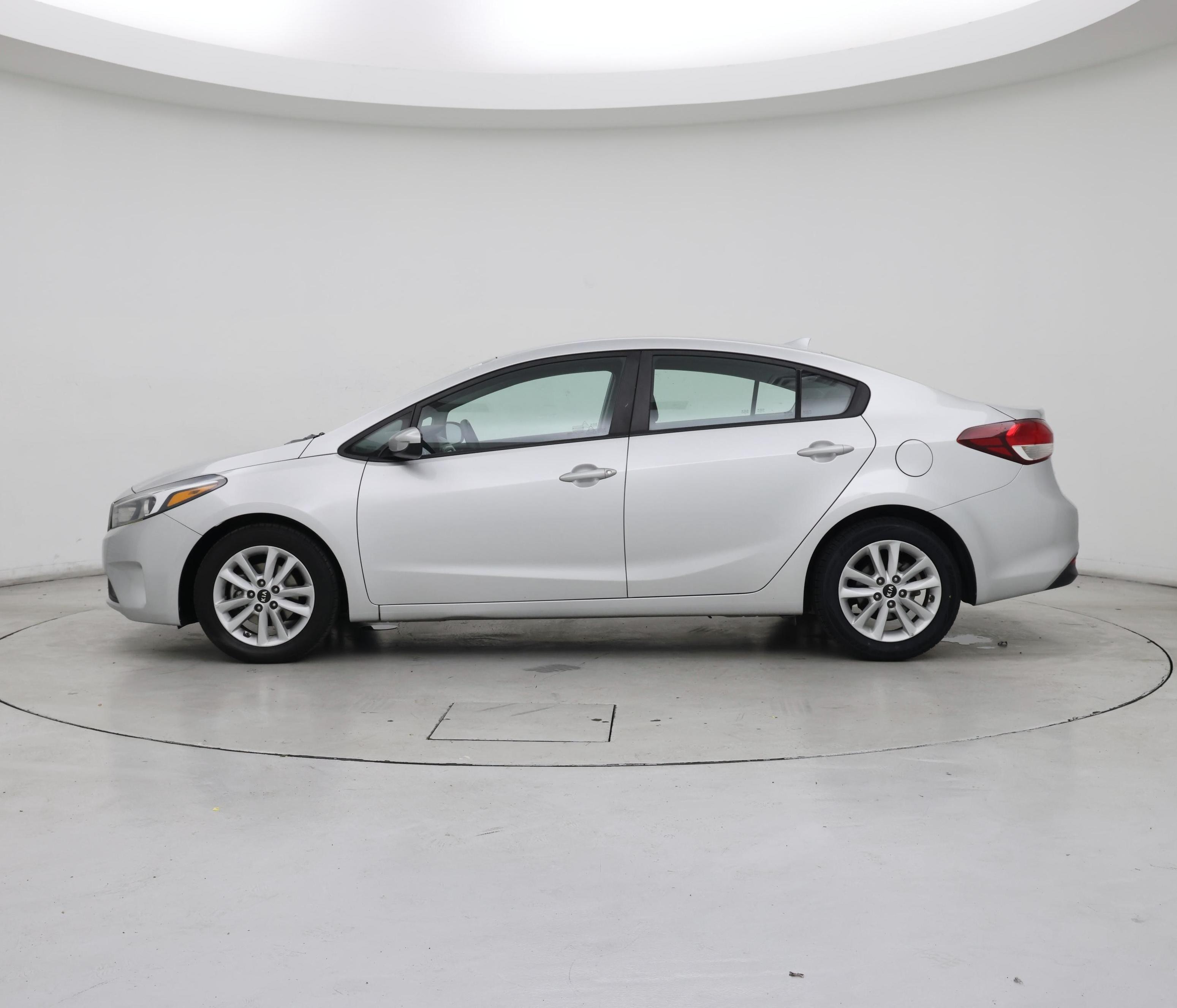 Thumbnail: 2017 Kia Forte - 3