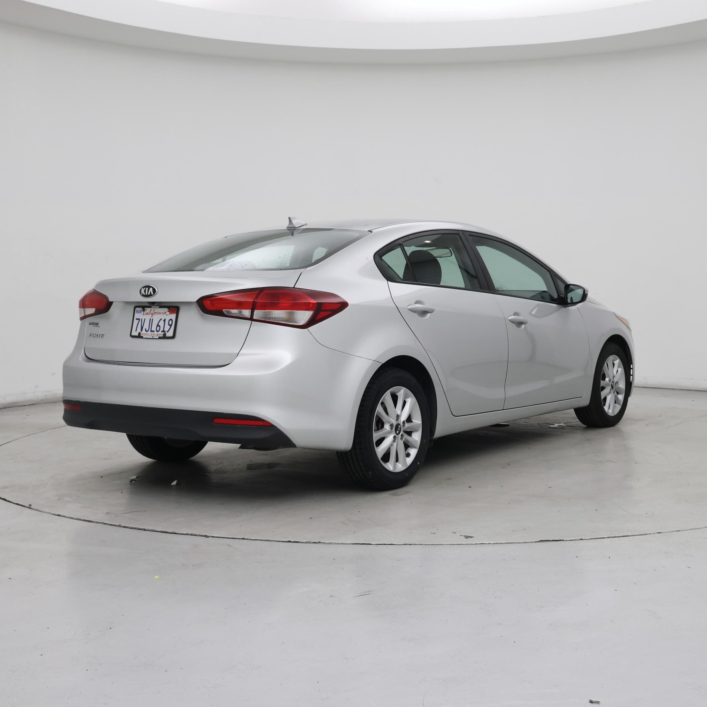 Thumbnail: 2017 Kia Forte - 8