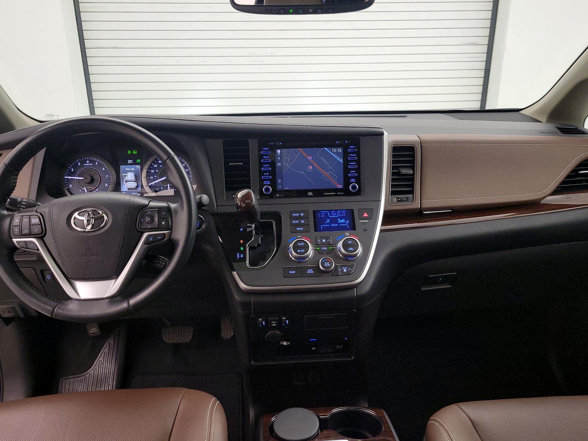 Thumbnail: 2020 Toyota Sienna - 9