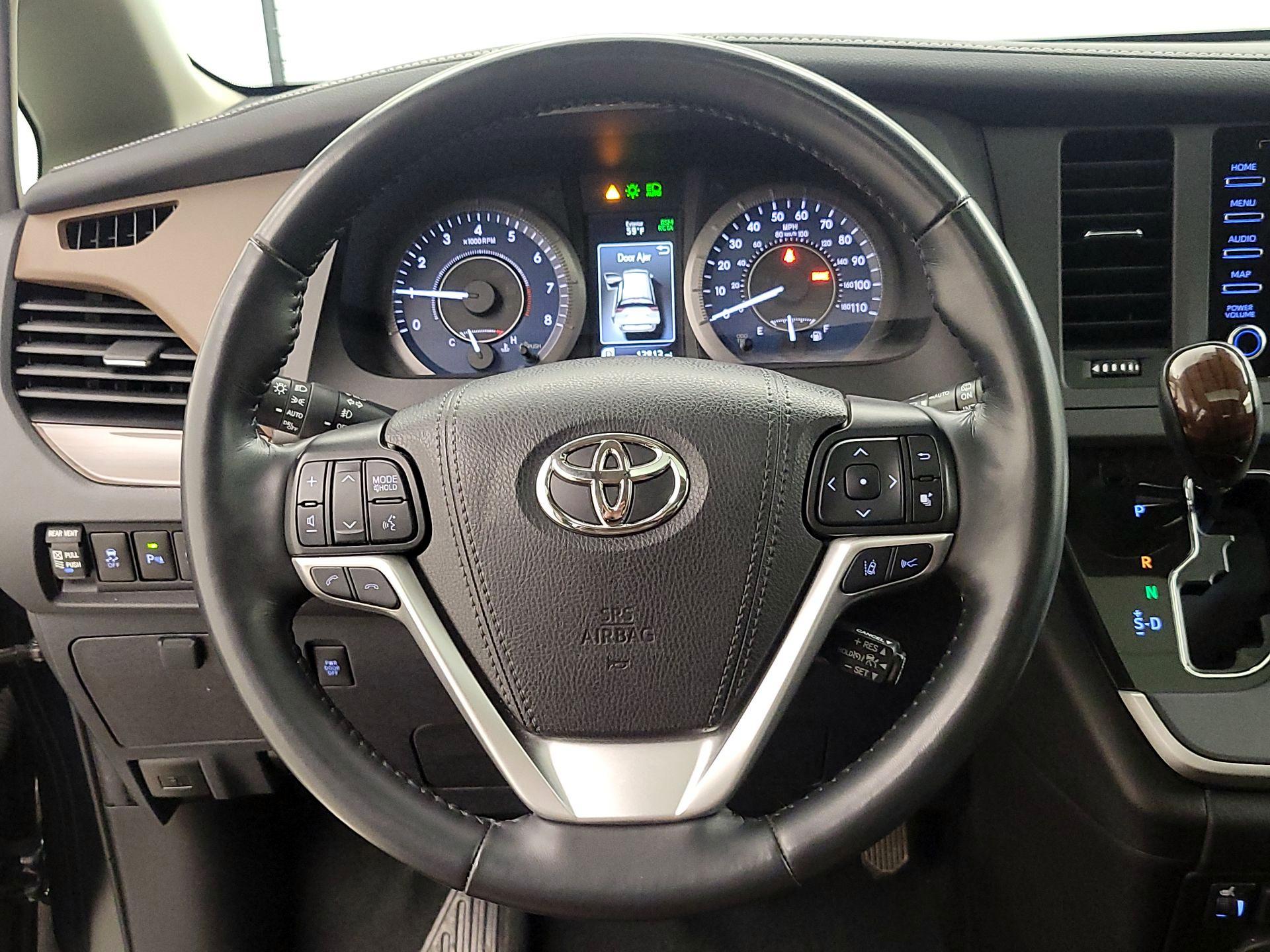 Thumbnail: 2020 Toyota Sienna - 10