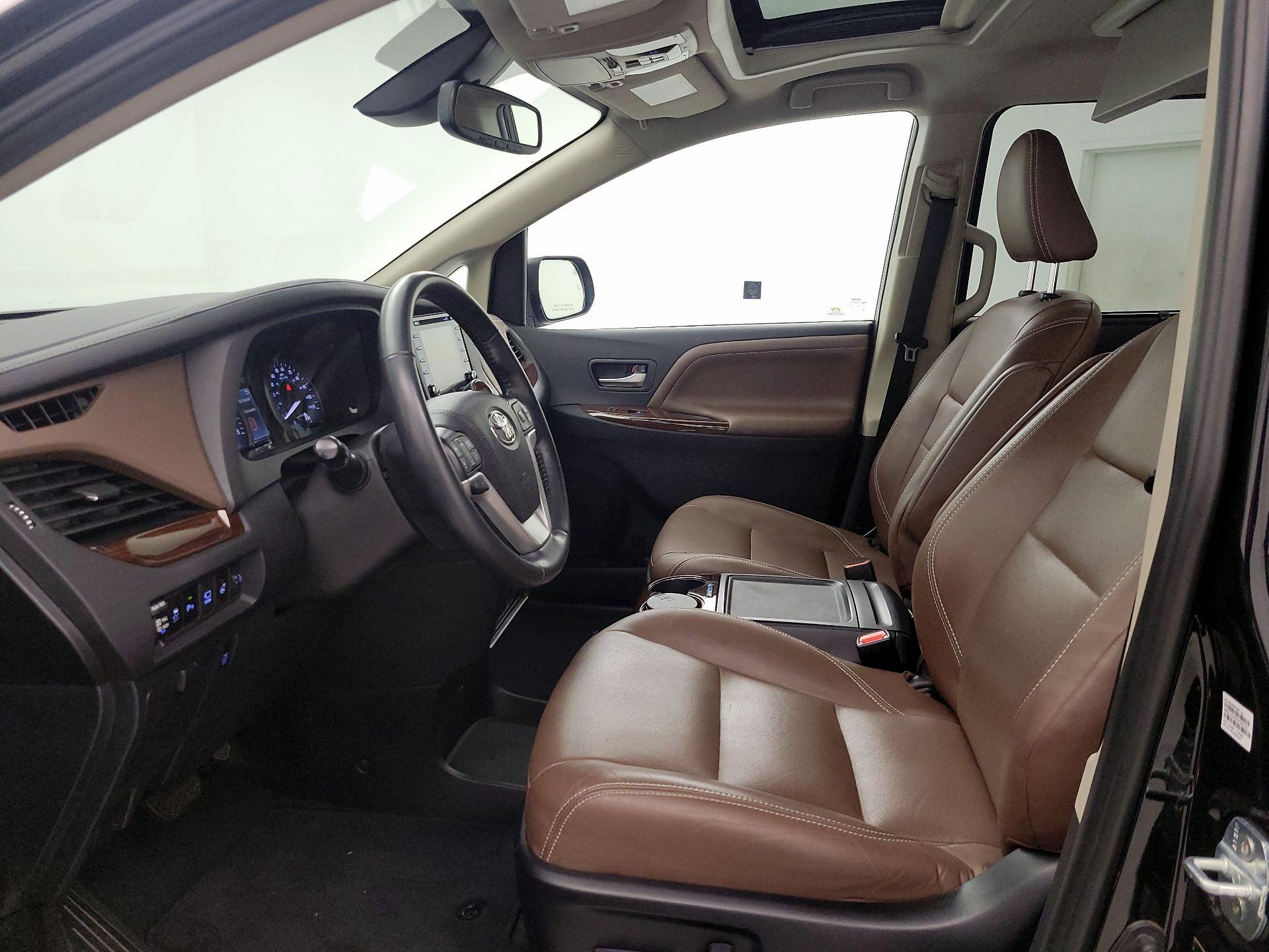 Thumbnail: 2020 Toyota Sienna - 11