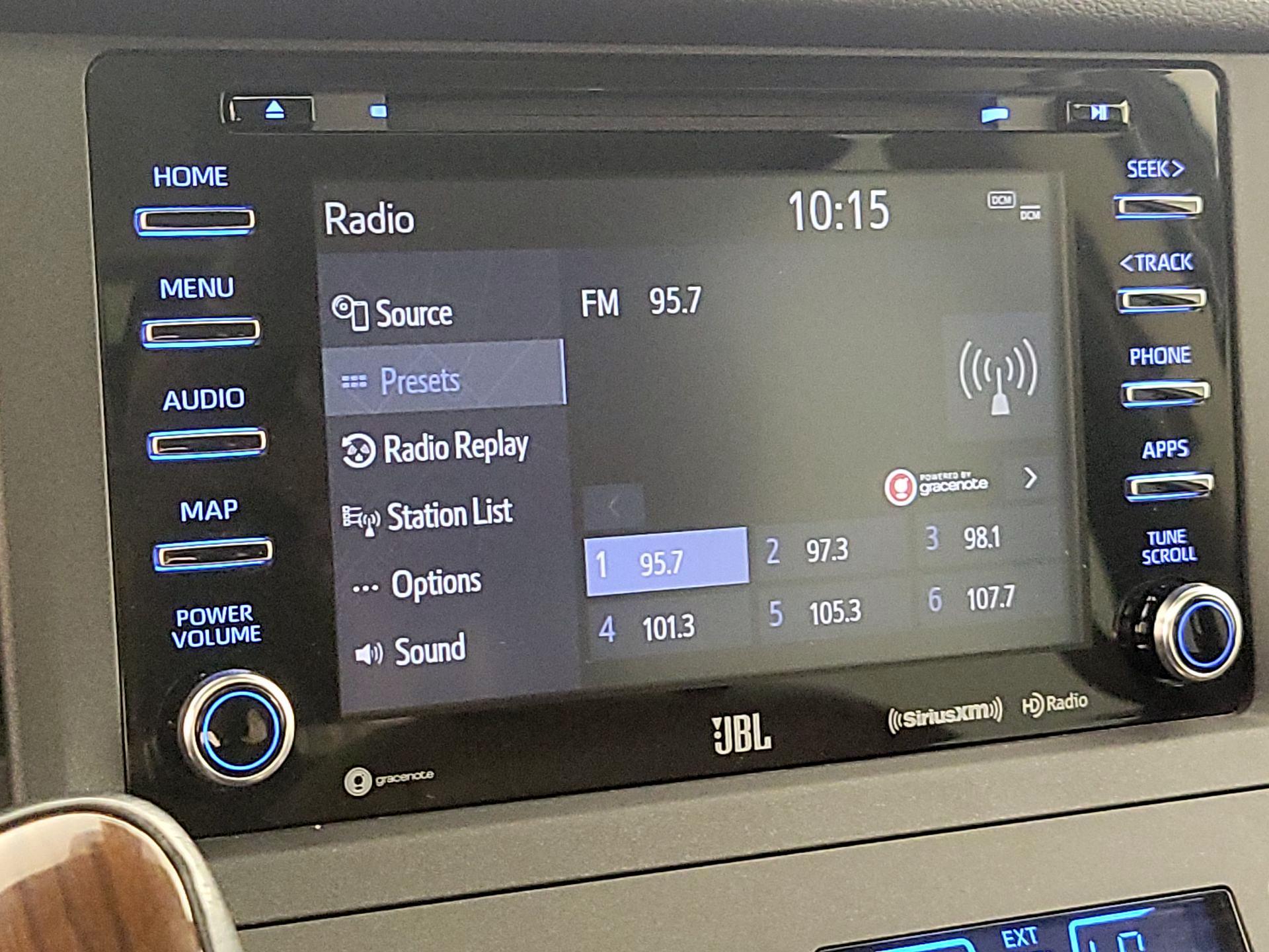 Thumbnail: 2020 Toyota Sienna - 16