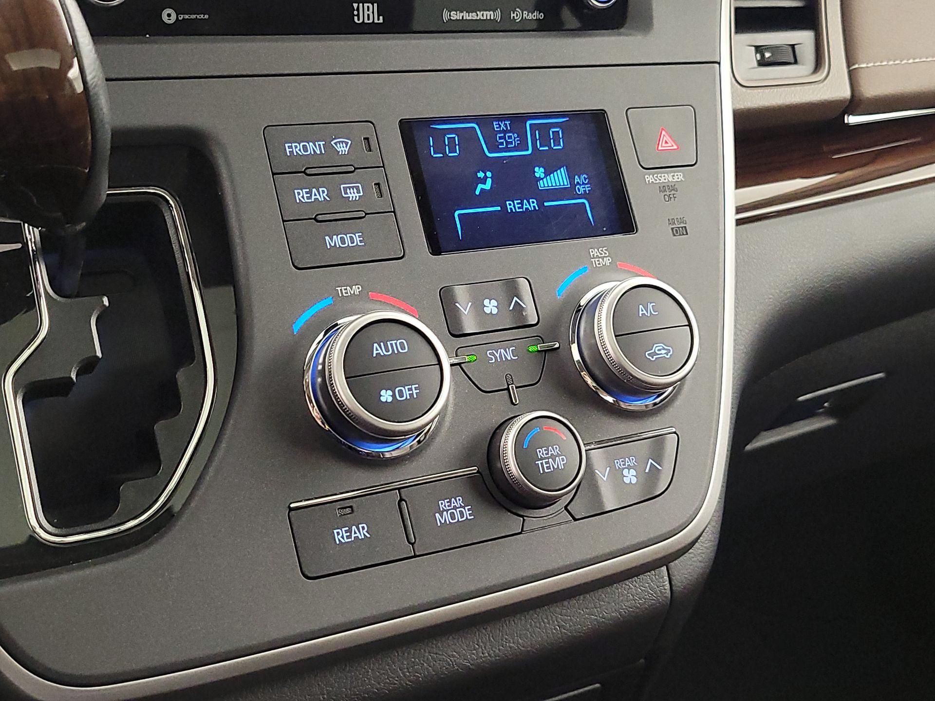 Thumbnail: 2020 Toyota Sienna - 17