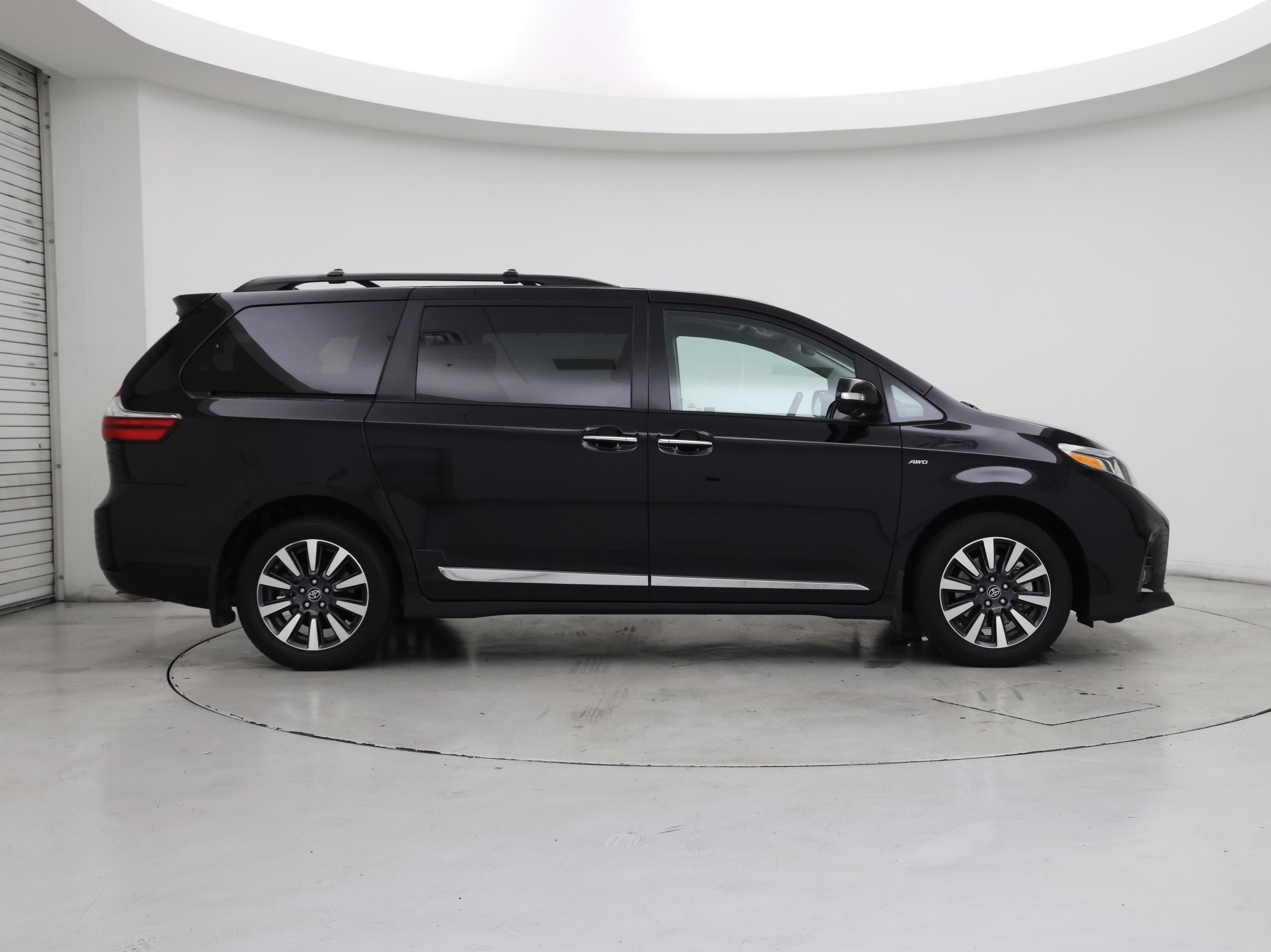 Thumbnail: 2020 Toyota Sienna - 7