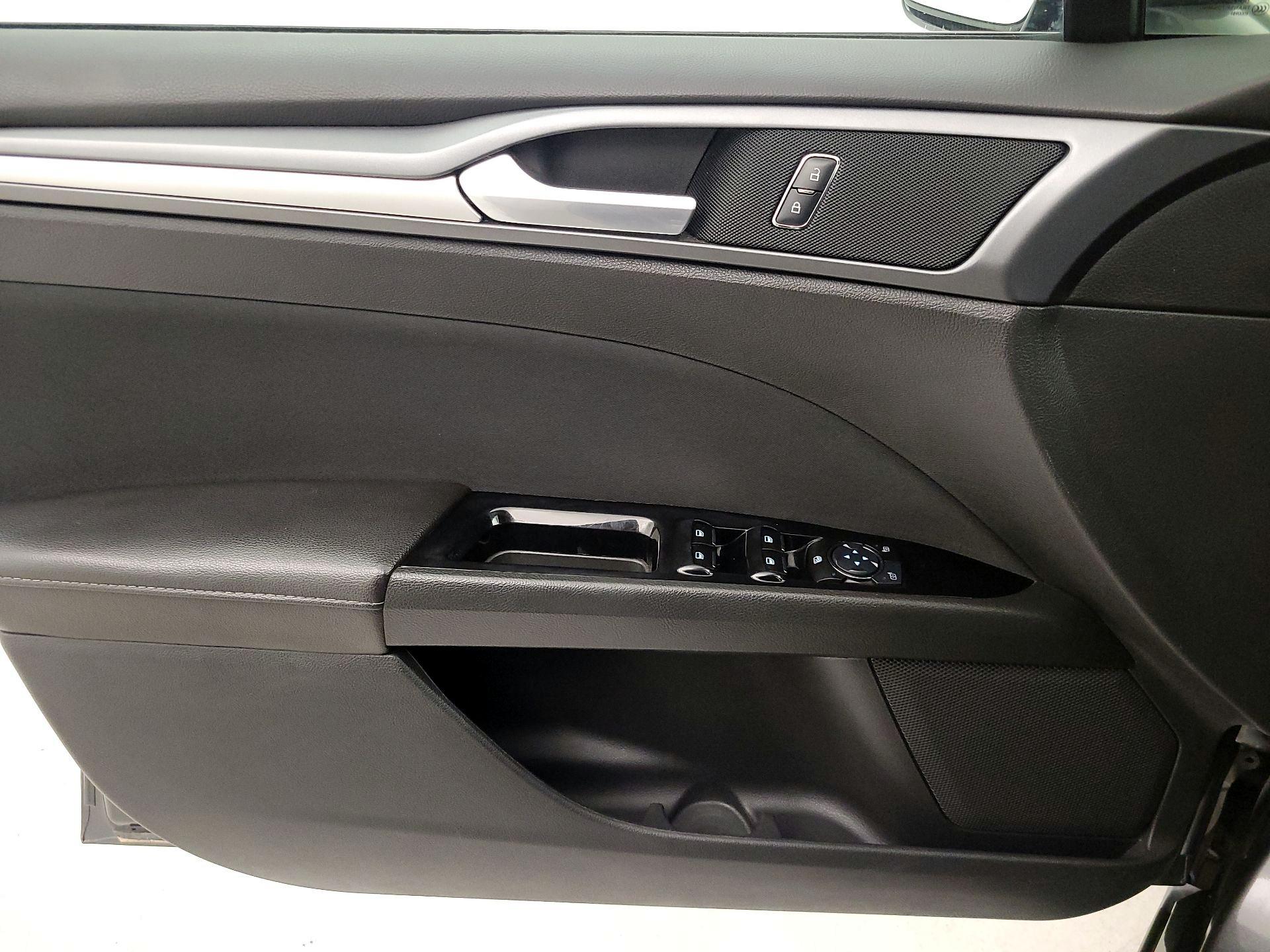 Thumbnail: 2015 Ford Fusion - 12