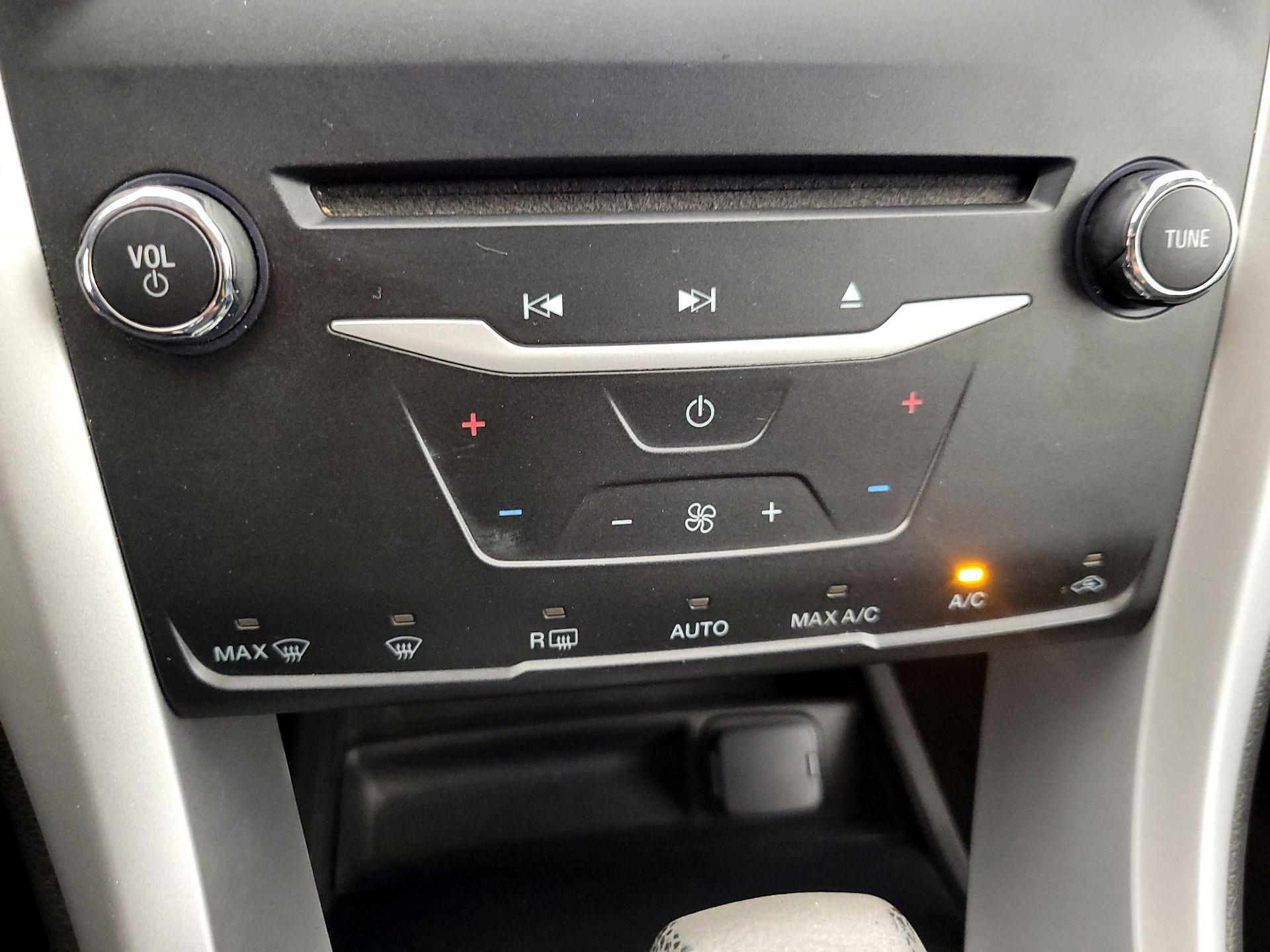 Thumbnail: 2015 Ford Fusion - 16