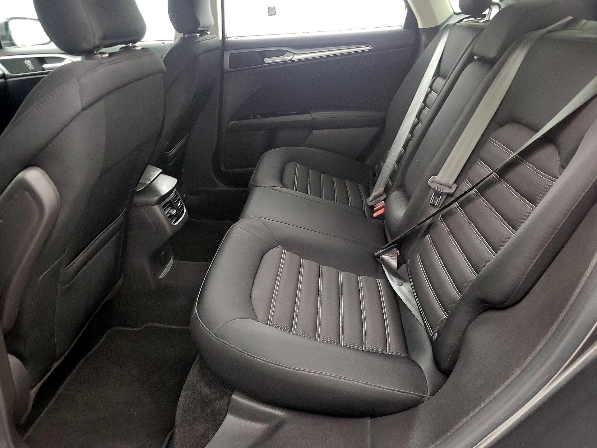 Thumbnail: 2015 Ford Fusion - 18