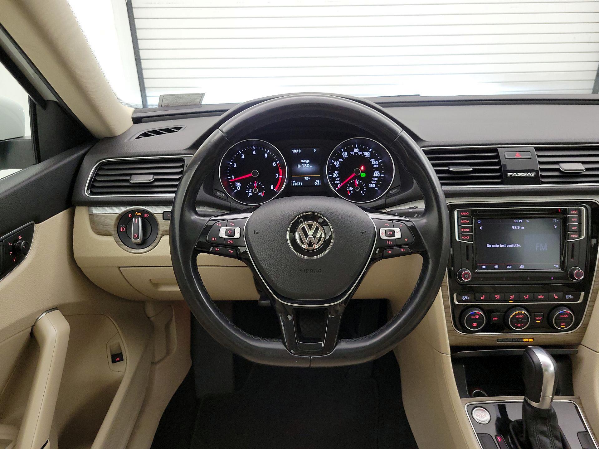 Thumbnail: 2018 Volkswagen Passat - 10