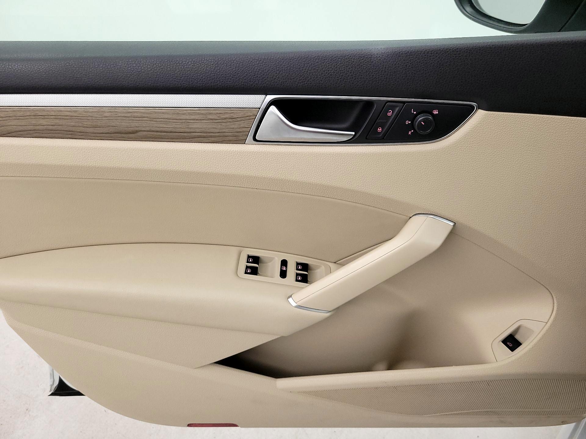 Thumbnail: 2018 Volkswagen Passat - 12