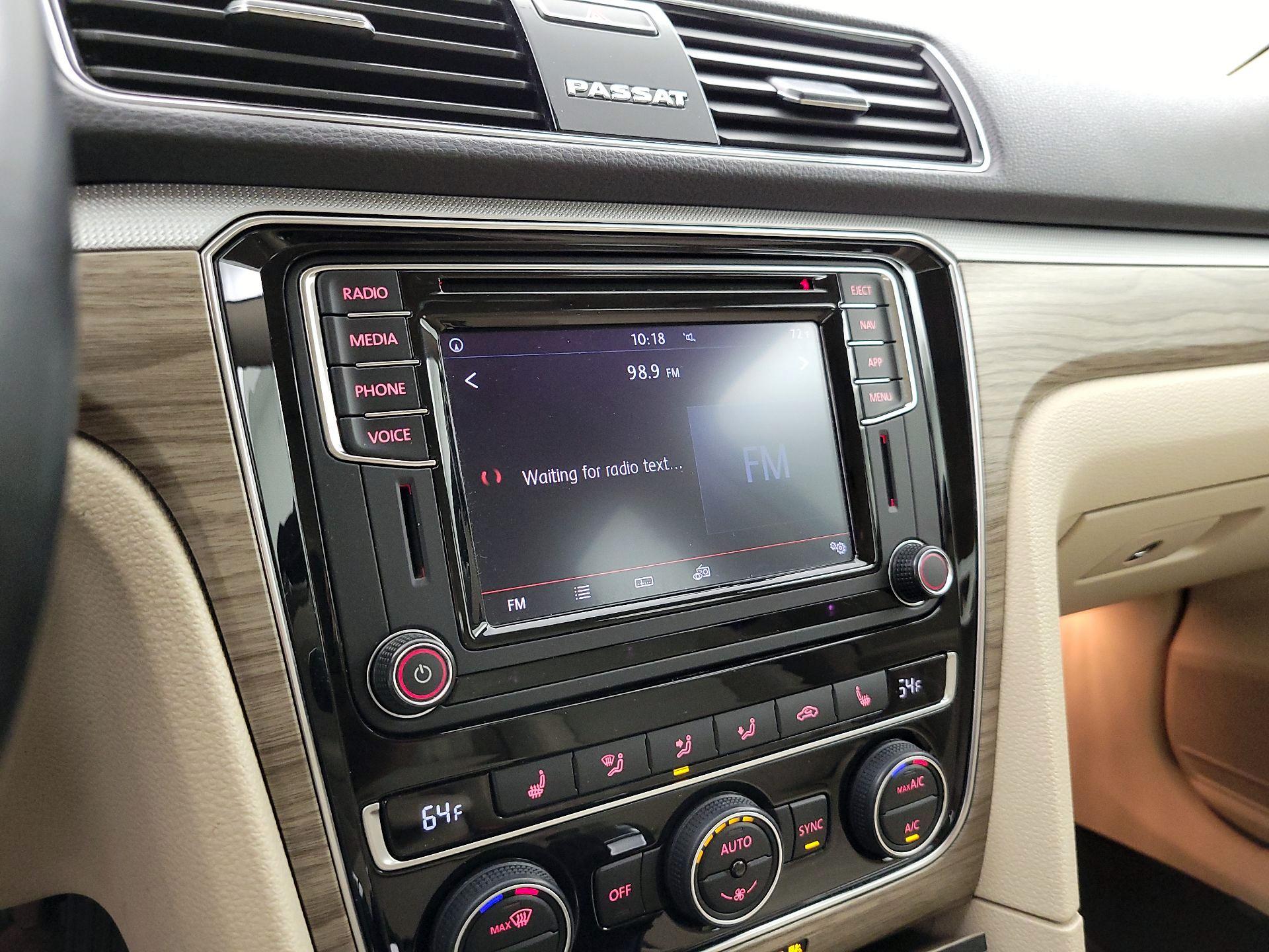 Thumbnail: 2018 Volkswagen Passat - 15