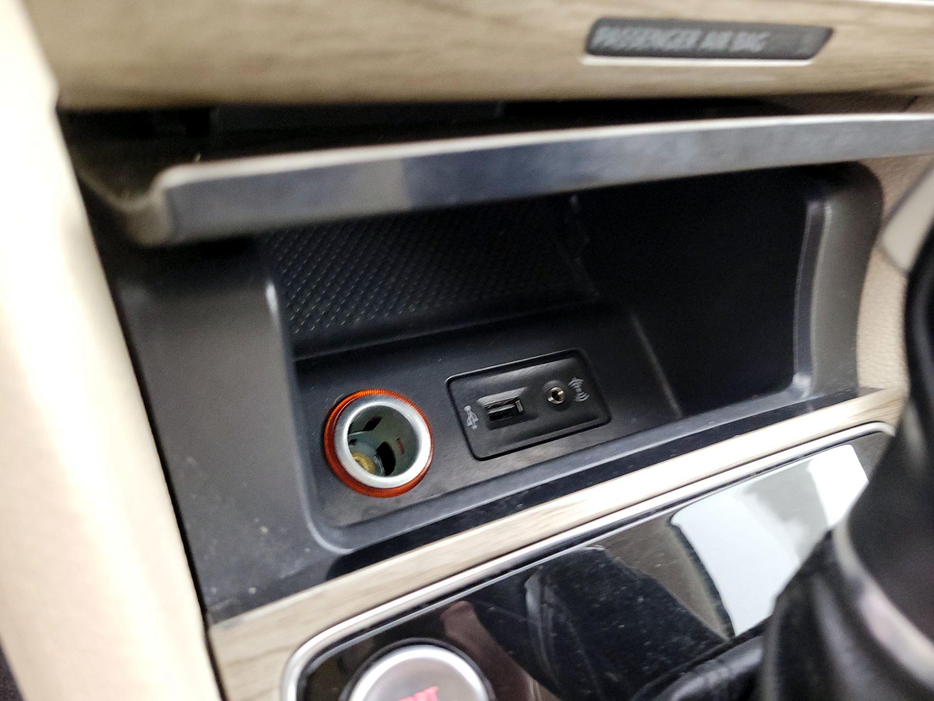 Thumbnail: 2018 Volkswagen Passat - 18