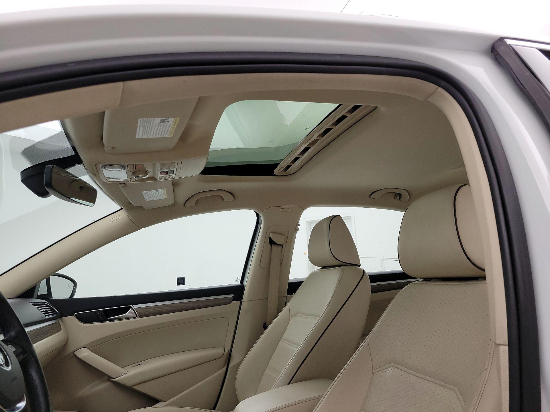 Thumbnail: 2018 Volkswagen Passat - 19