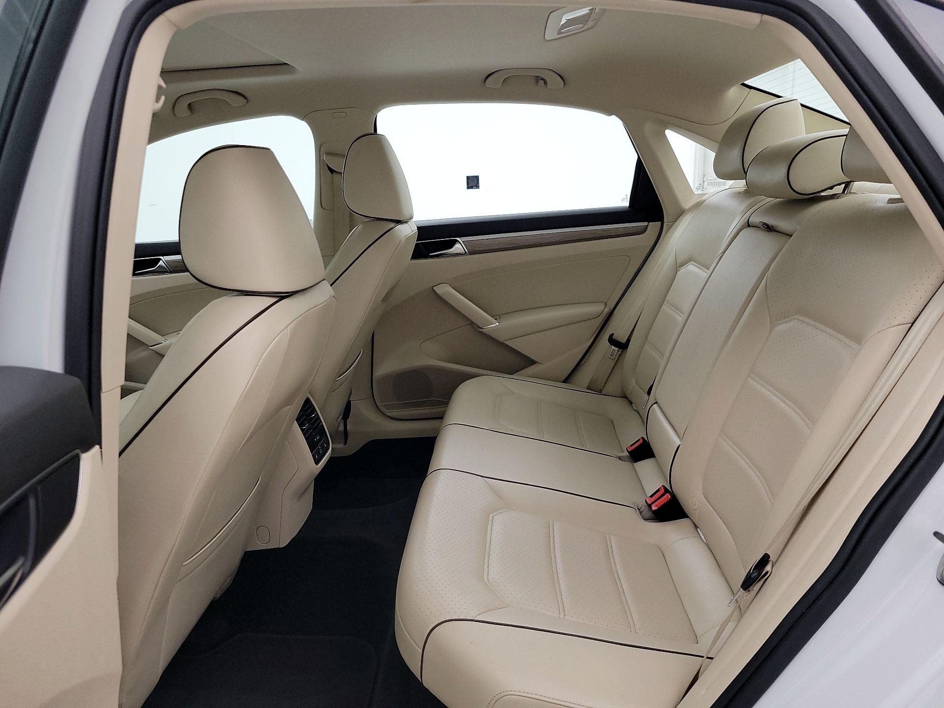 Thumbnail: 2018 Volkswagen Passat - 20