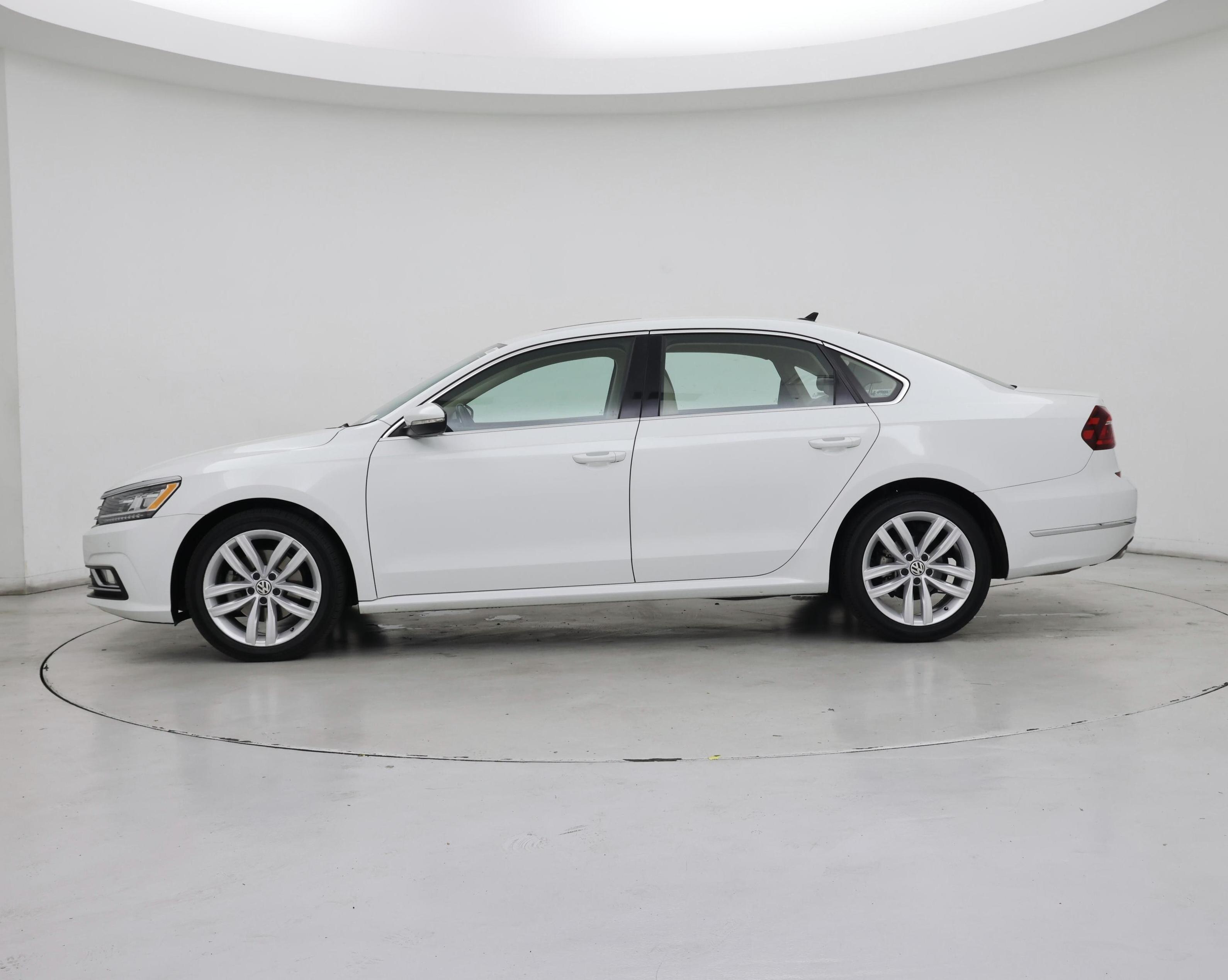 Thumbnail: 2018 Volkswagen Passat - 3