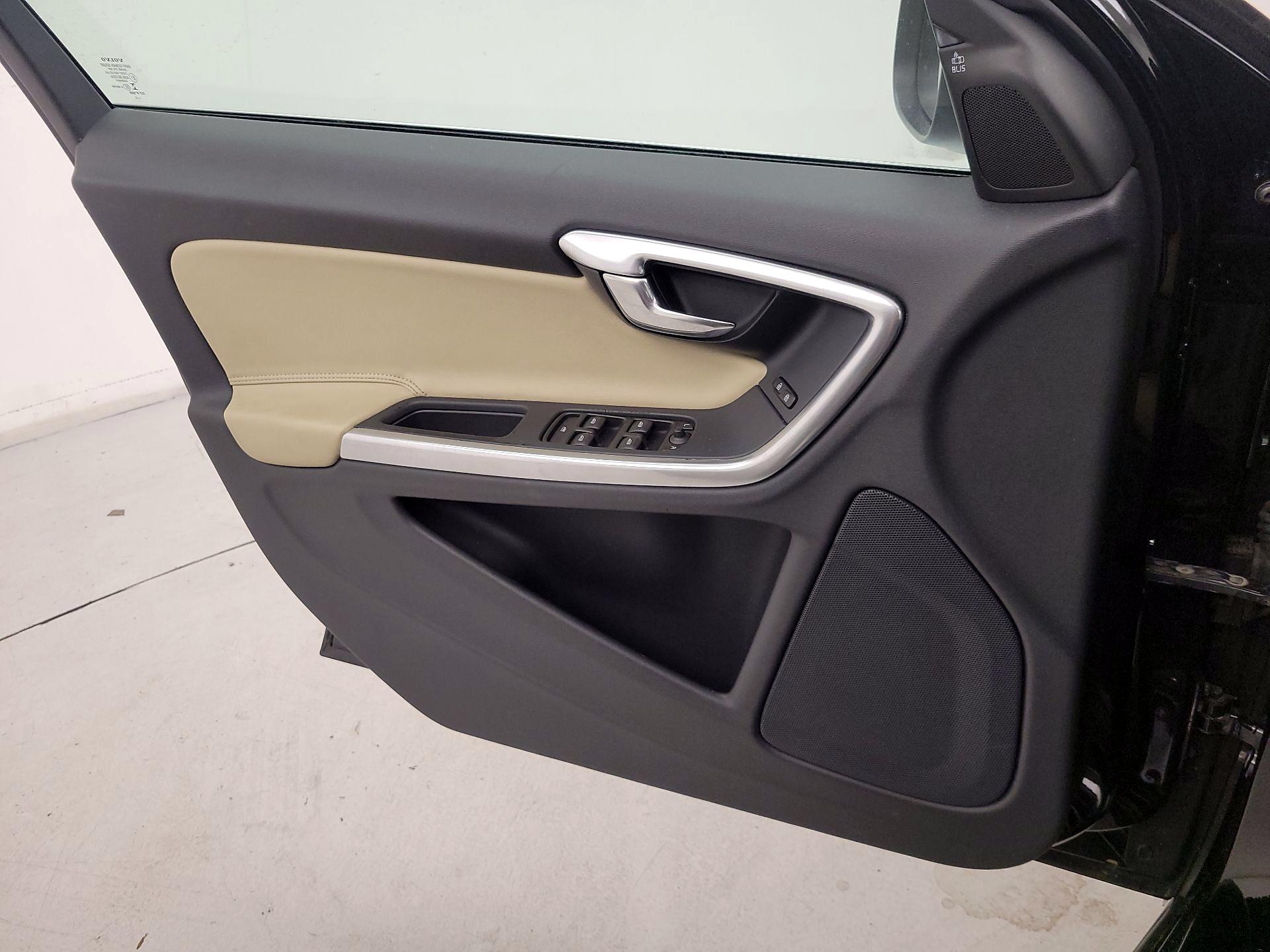 Thumbnail: 2016 Volvo S60 - 12