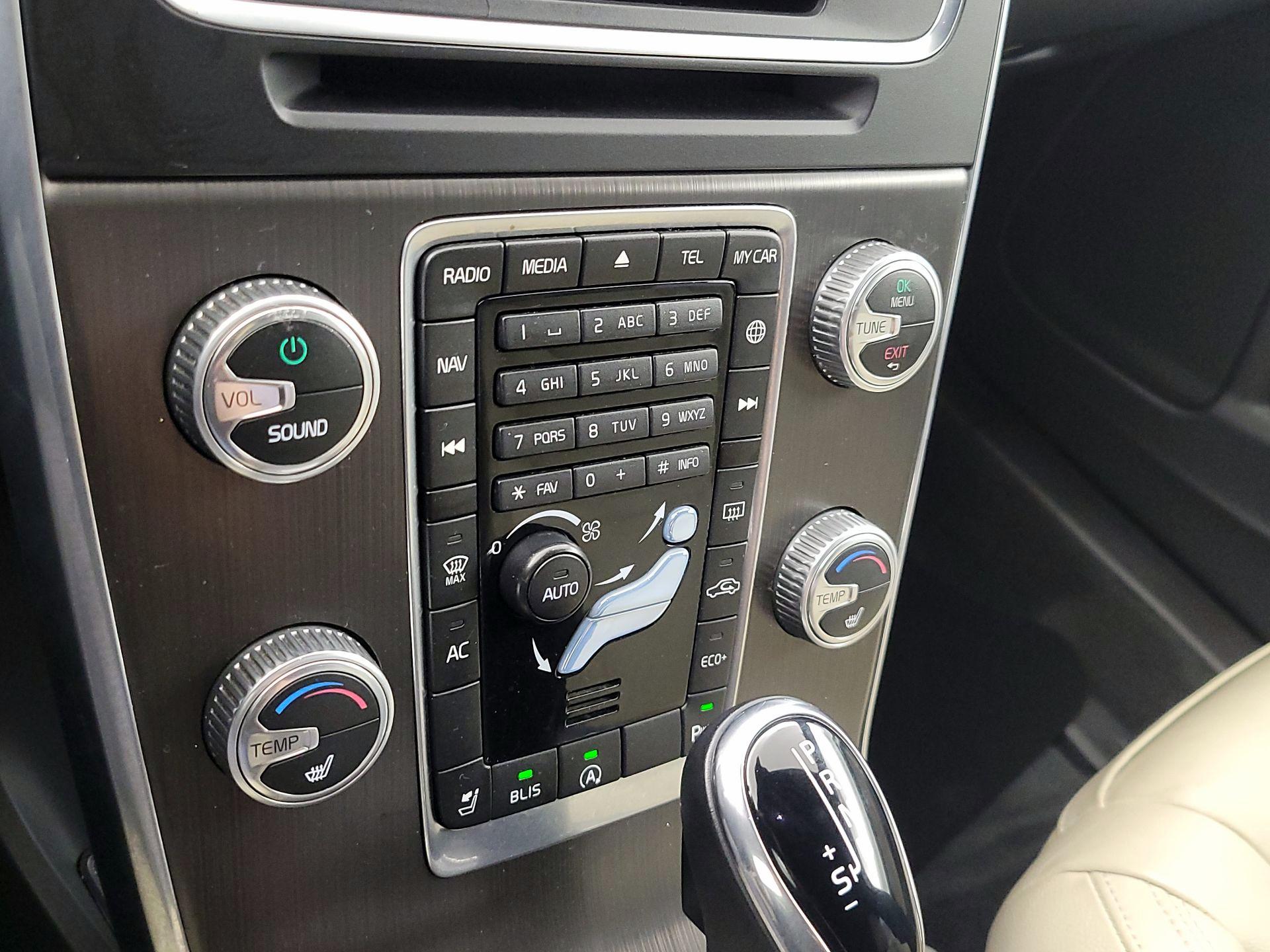 Thumbnail: 2016 Volvo S60 - 16