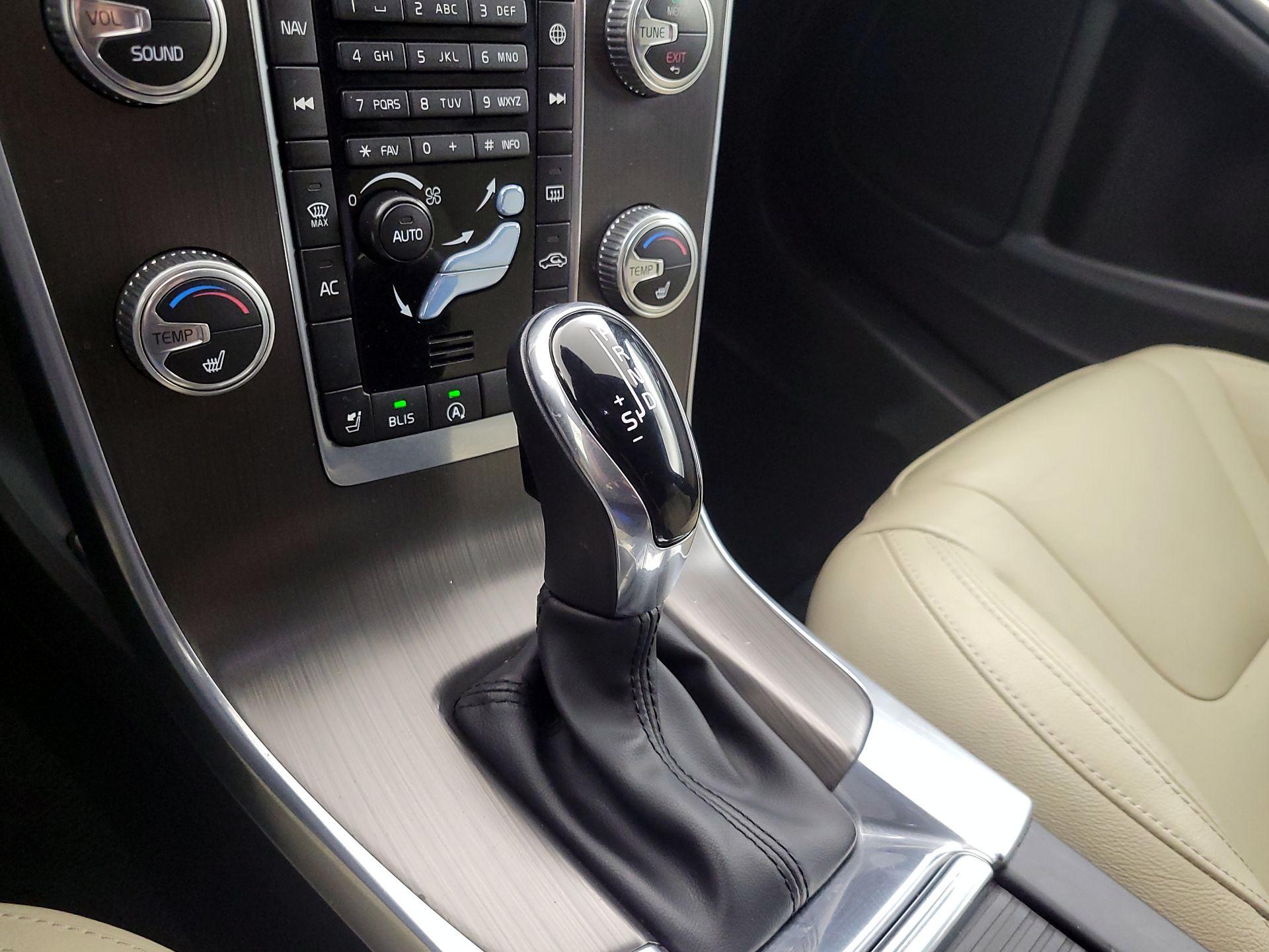 Thumbnail: 2016 Volvo S60 - 17