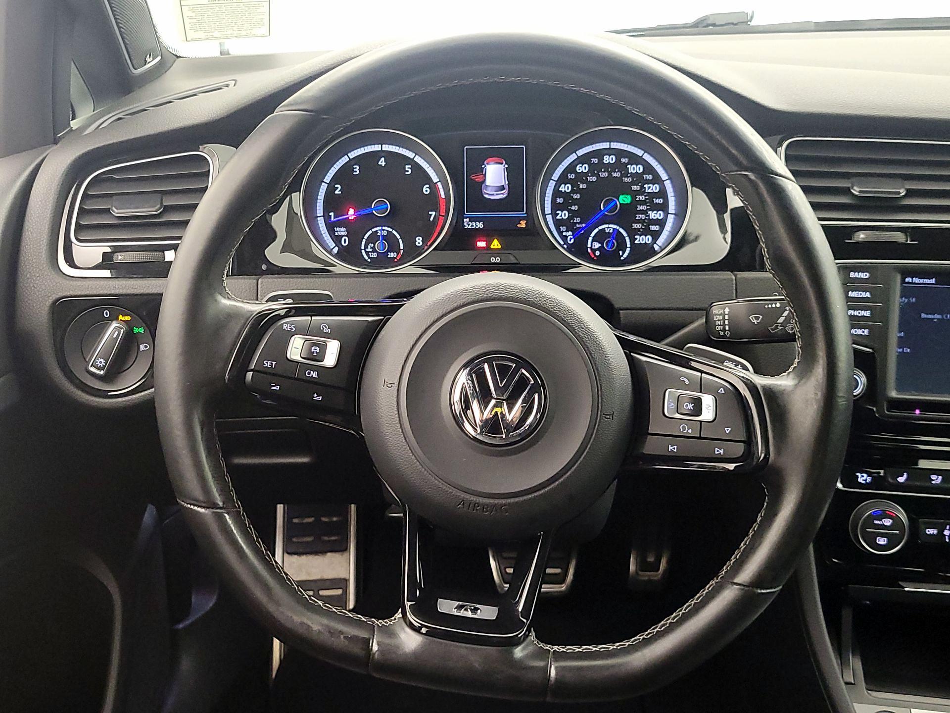 Thumbnail: 2017 Volkswagen Golf - 10