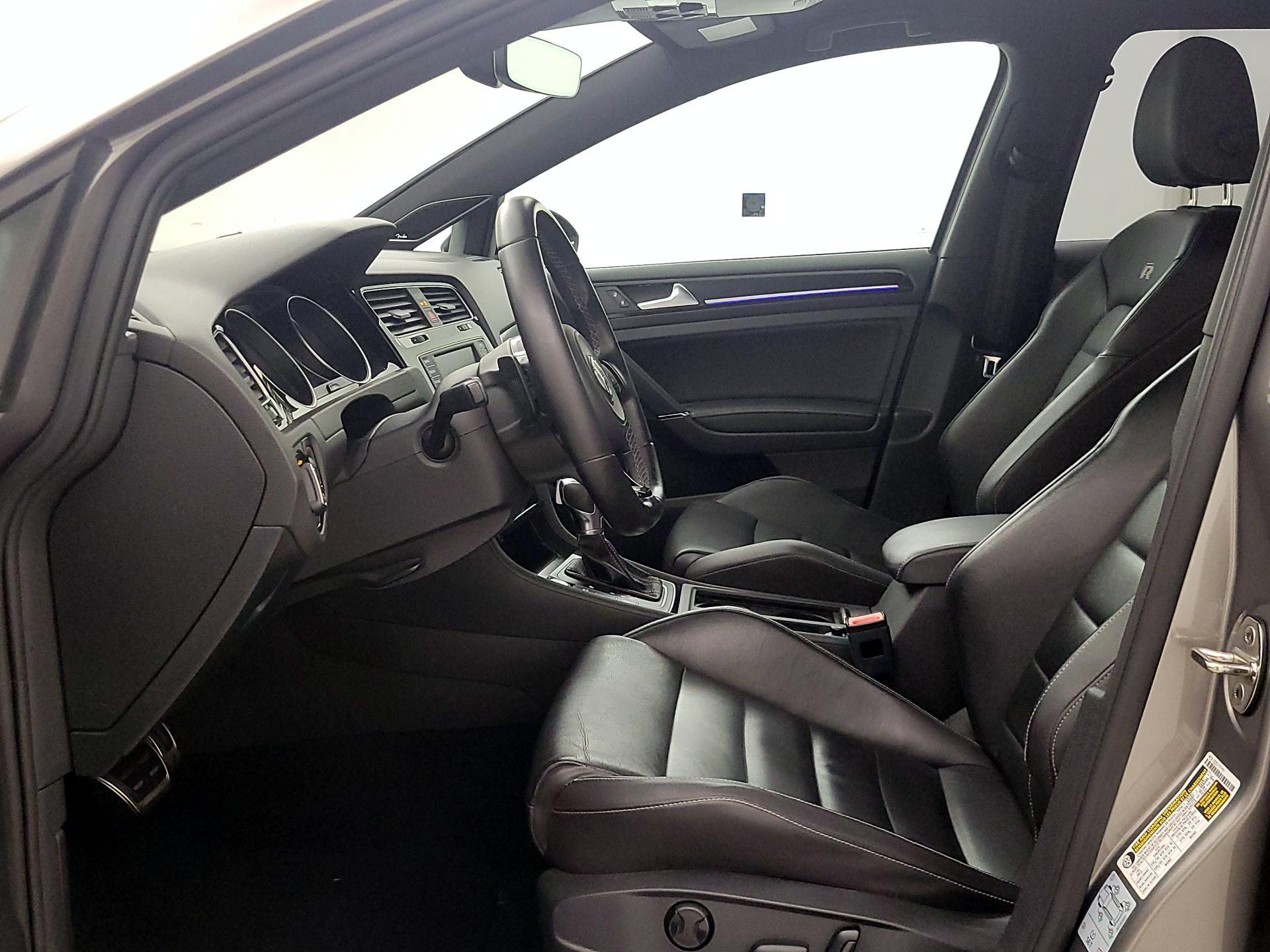 Thumbnail: 2017 Volkswagen Golf - 11