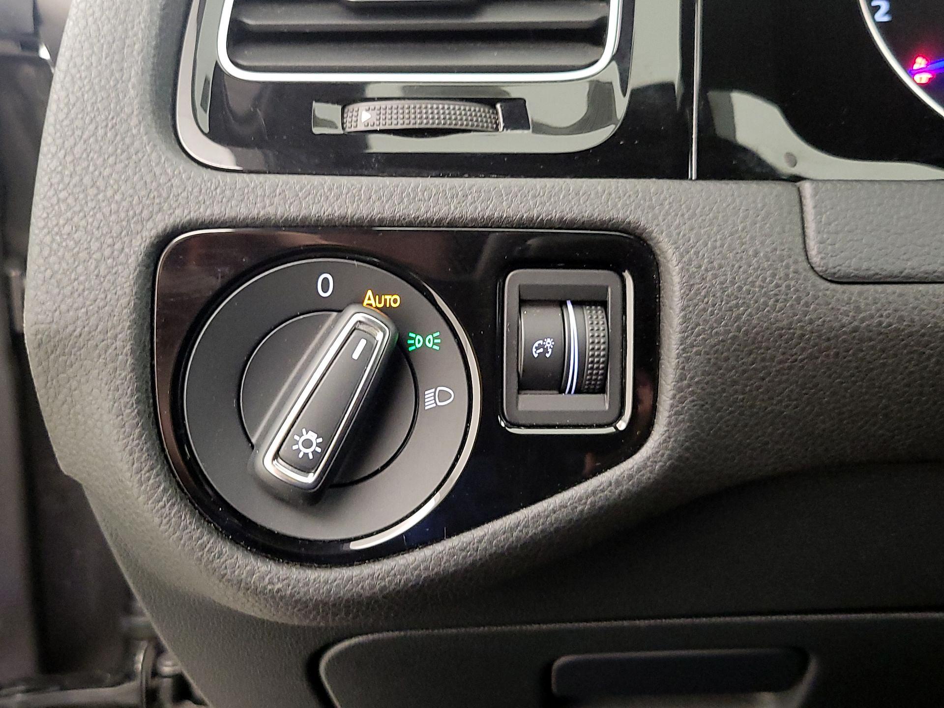 Thumbnail: 2017 Volkswagen Golf - 13