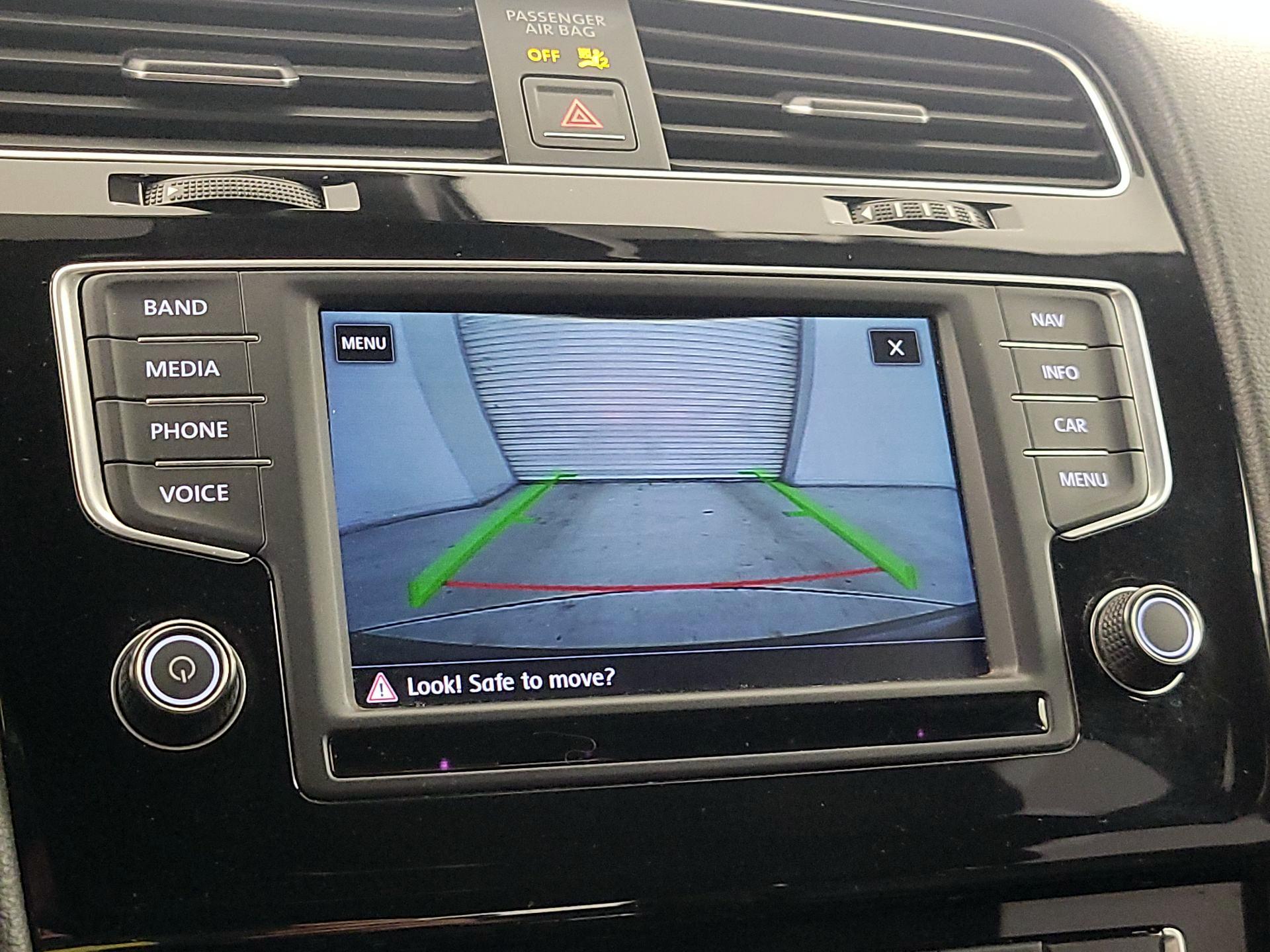 Thumbnail: 2017 Volkswagen Golf - 15