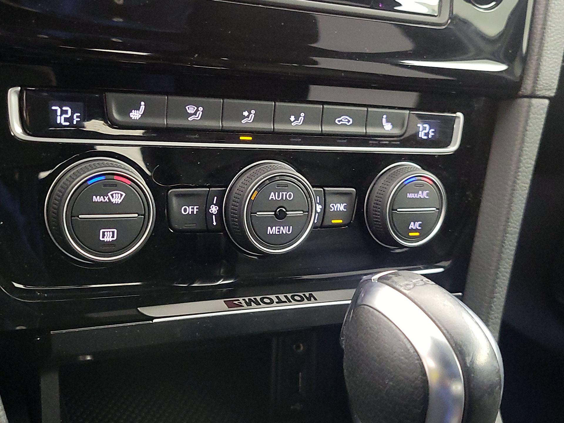 Thumbnail: 2017 Volkswagen Golf - 17