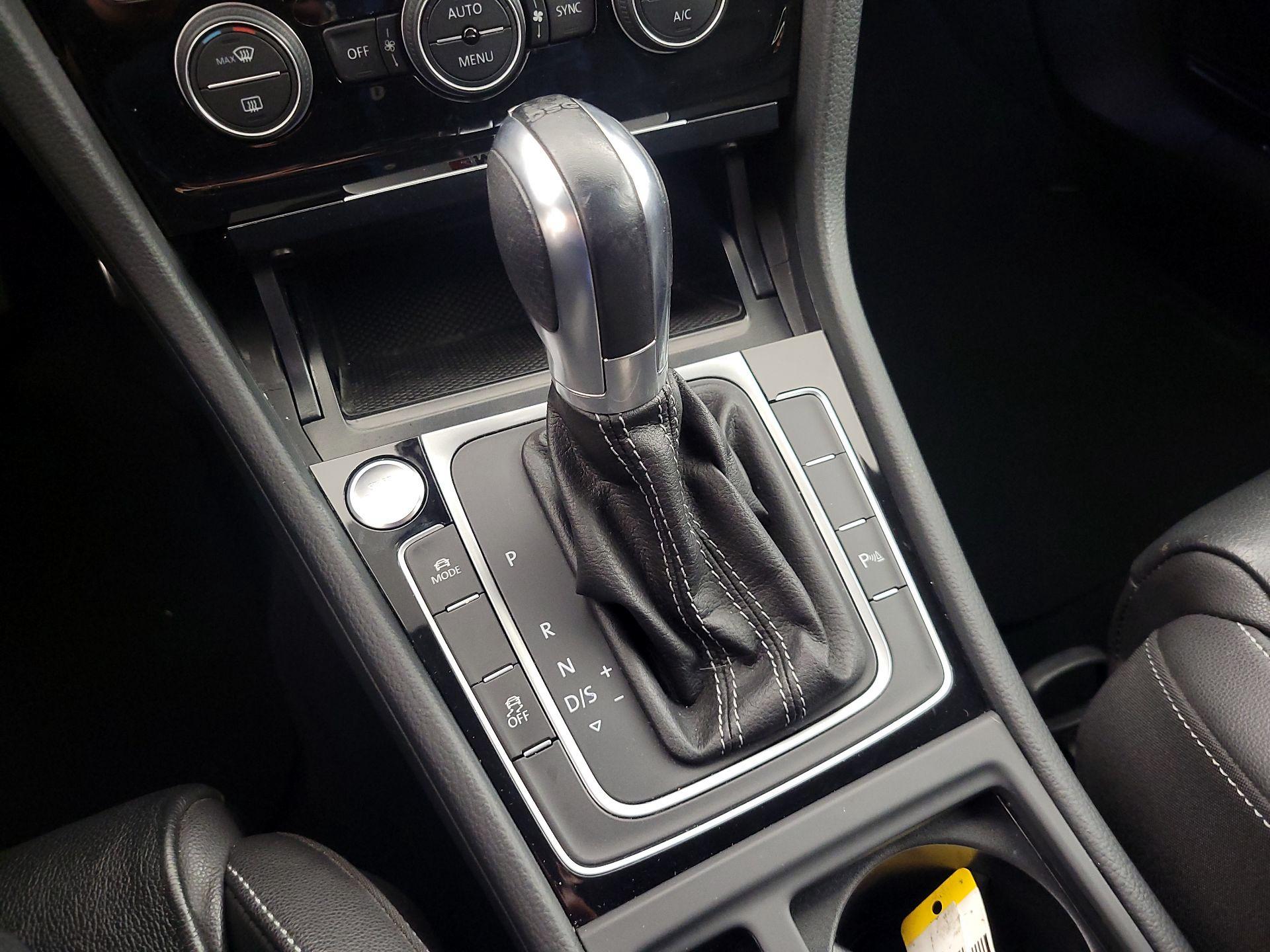 Thumbnail: 2017 Volkswagen Golf - 18