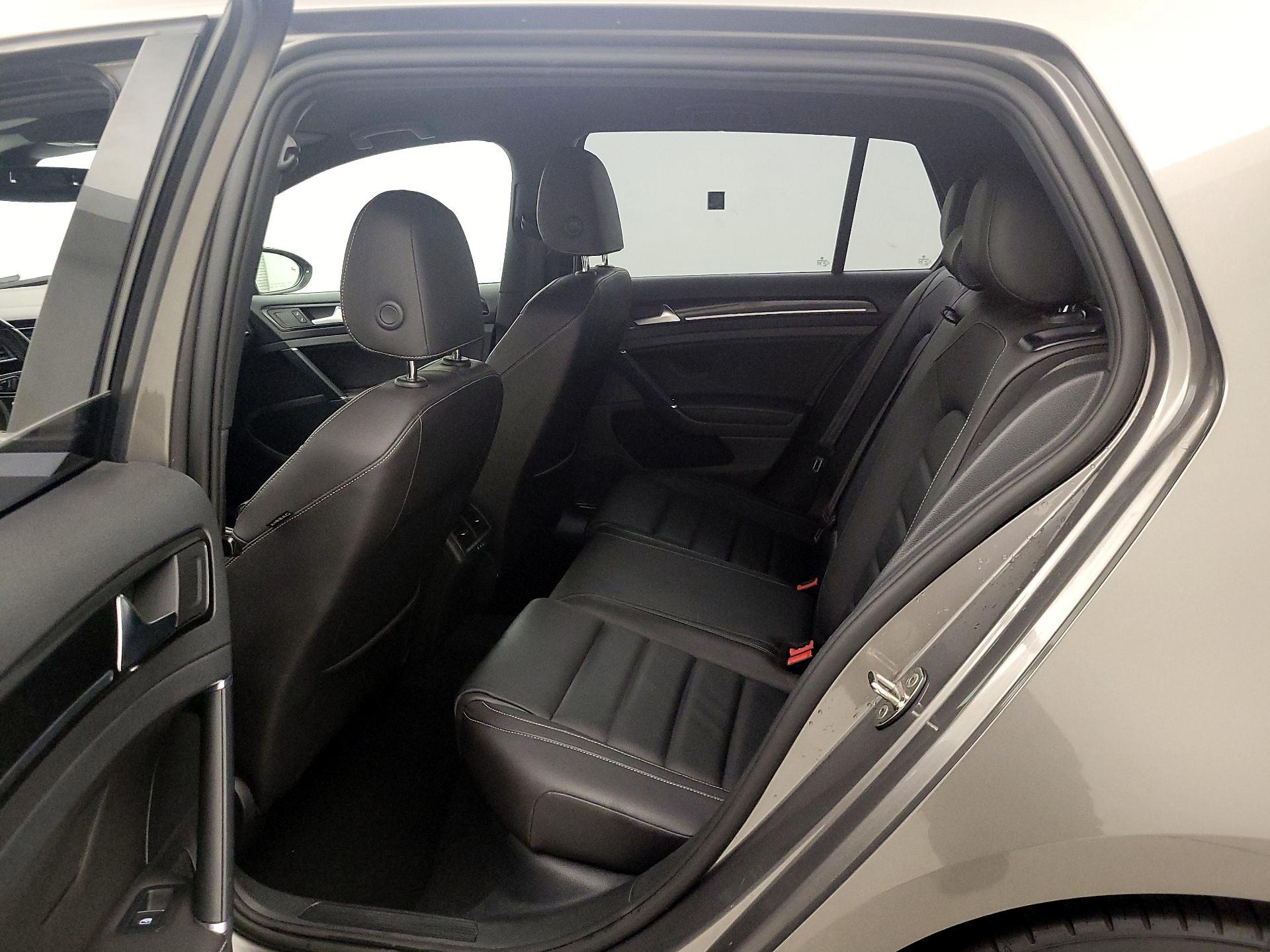 Thumbnail: 2017 Volkswagen Golf - 20