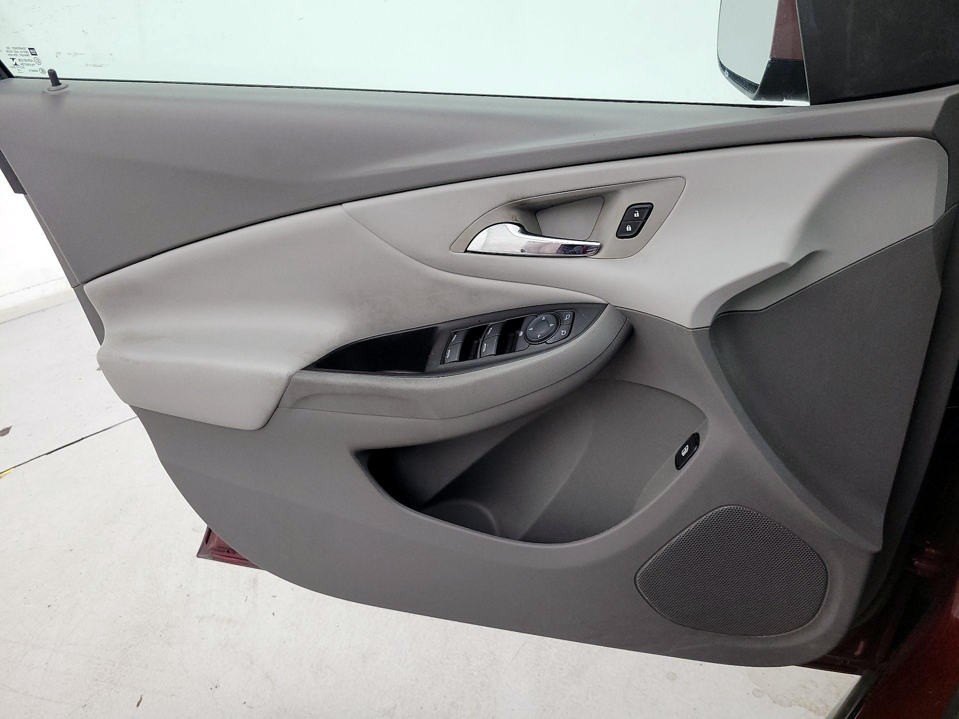 Thumbnail: 2017 Chevrolet Volt - 12