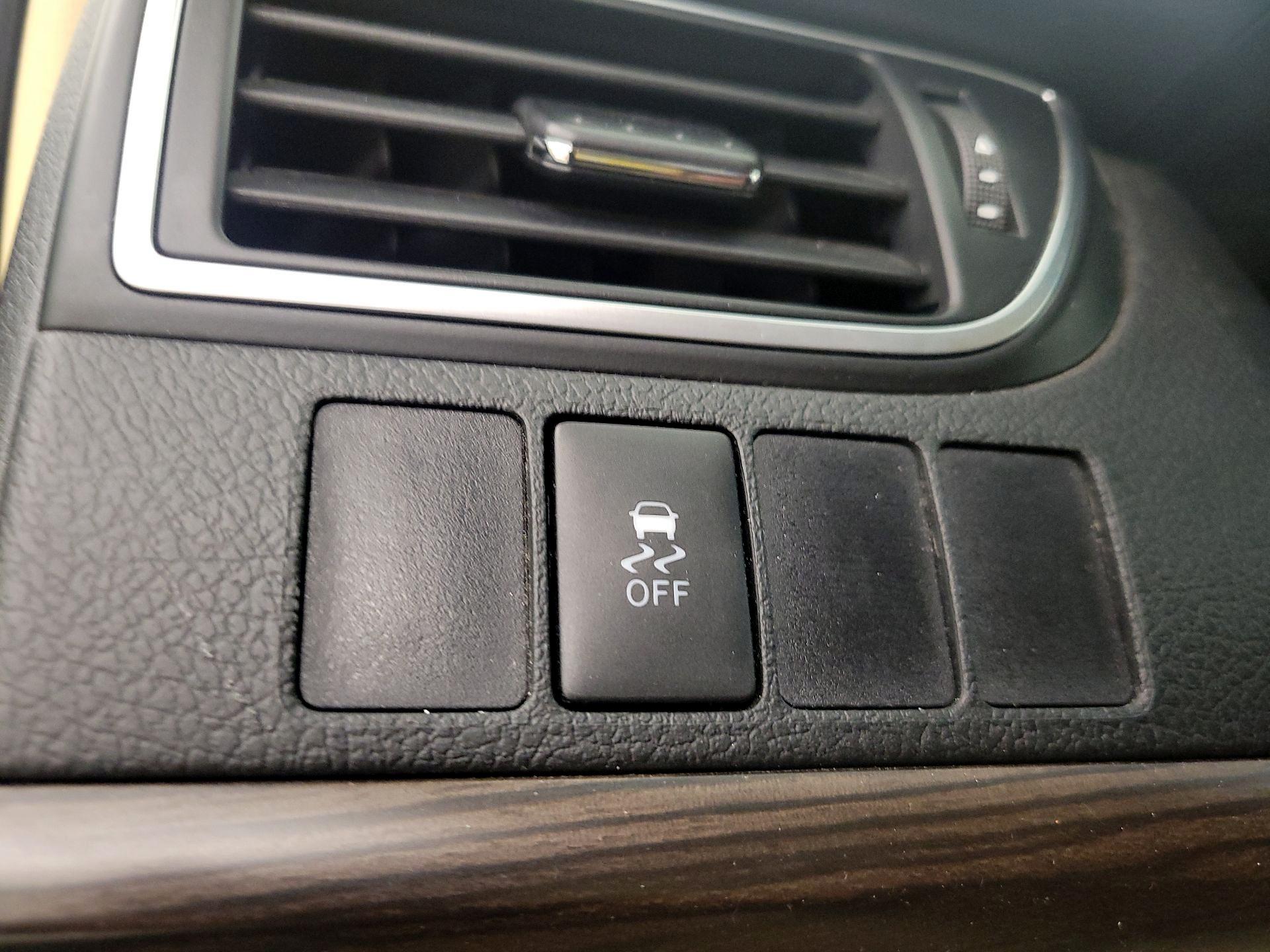 Thumbnail: 2015 Toyota Camry - 13