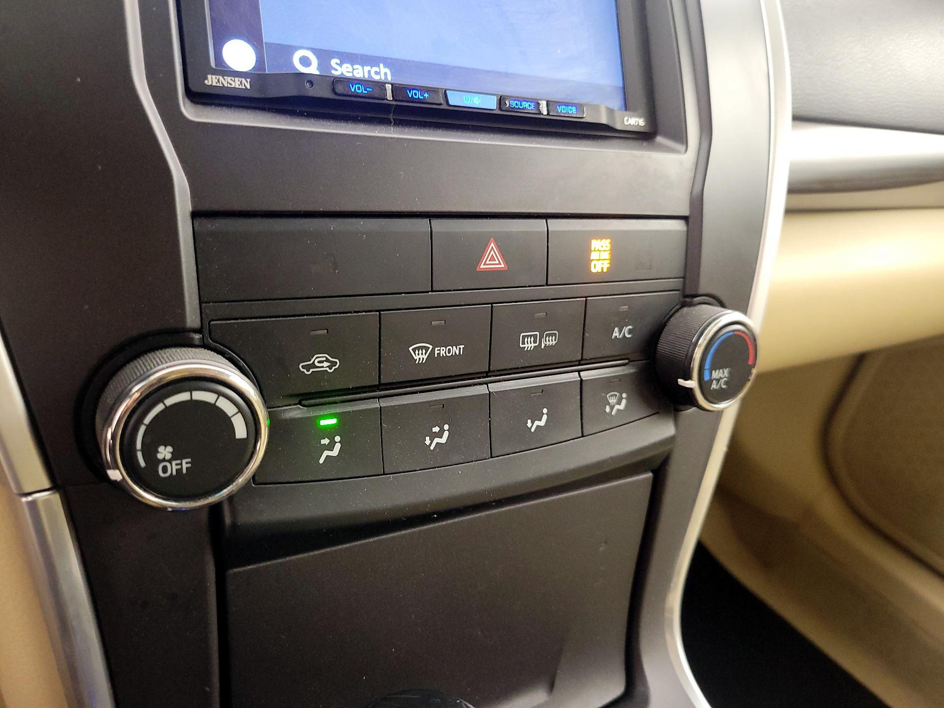 Thumbnail: 2015 Toyota Camry - 16