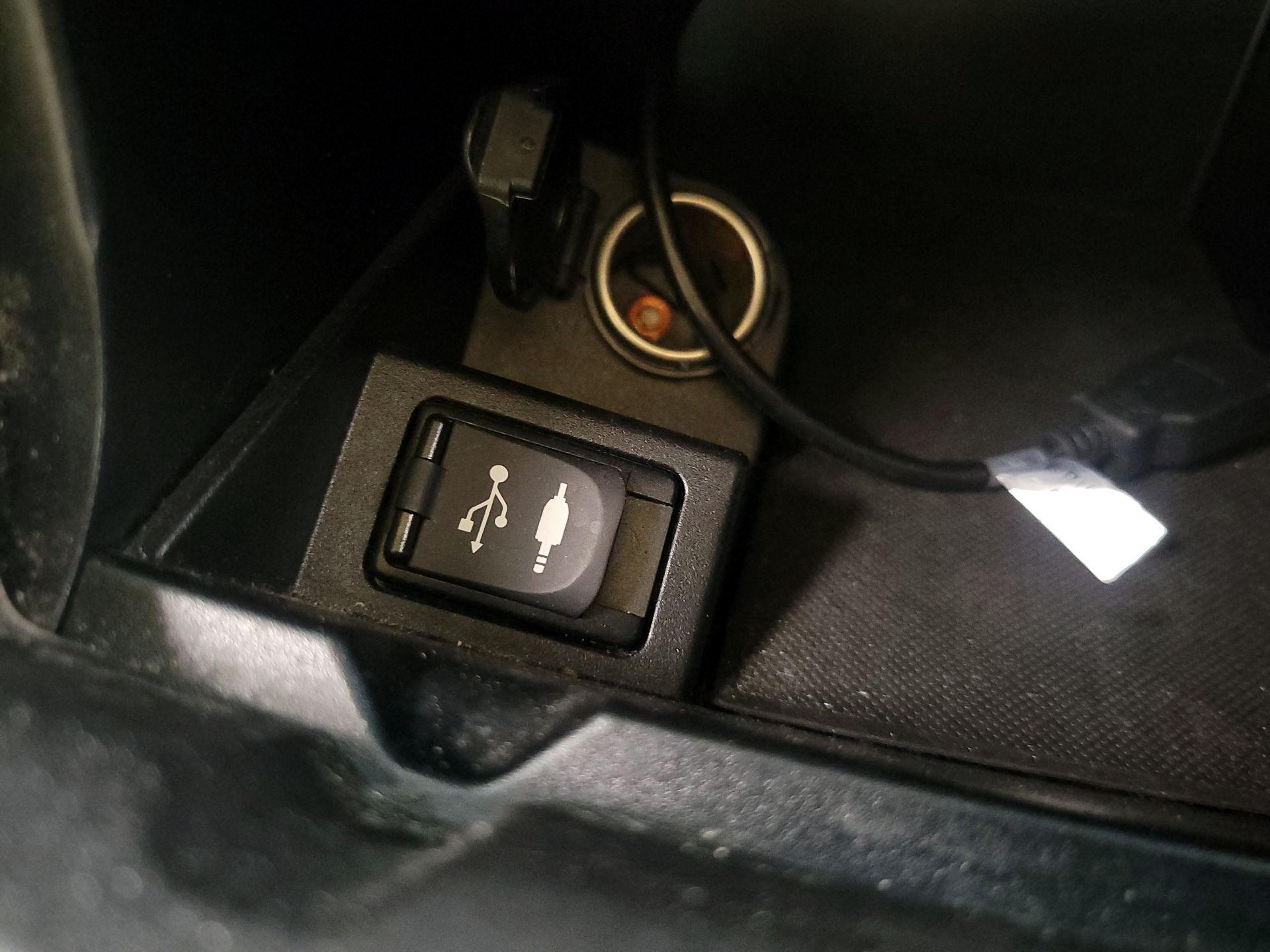 Thumbnail: 2015 Toyota Camry - 18