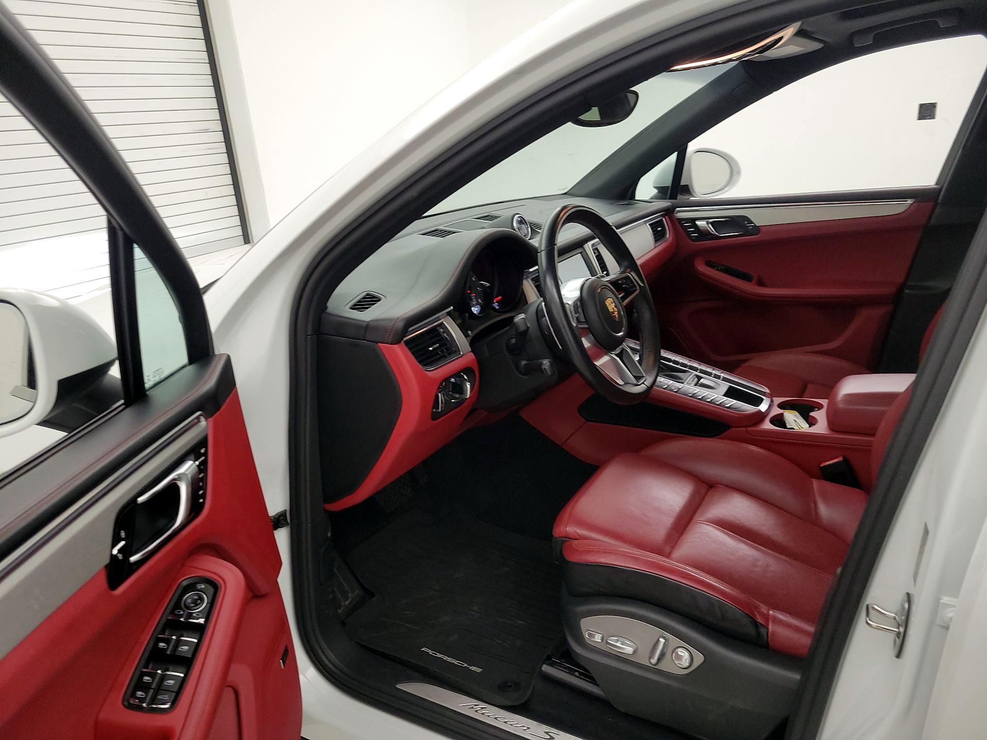 Thumbnail: 2015 Porsche Macan - 11