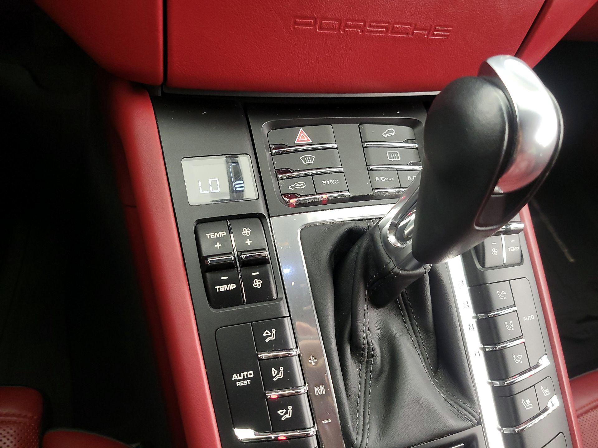 Thumbnail: 2015 Porsche Macan - 17