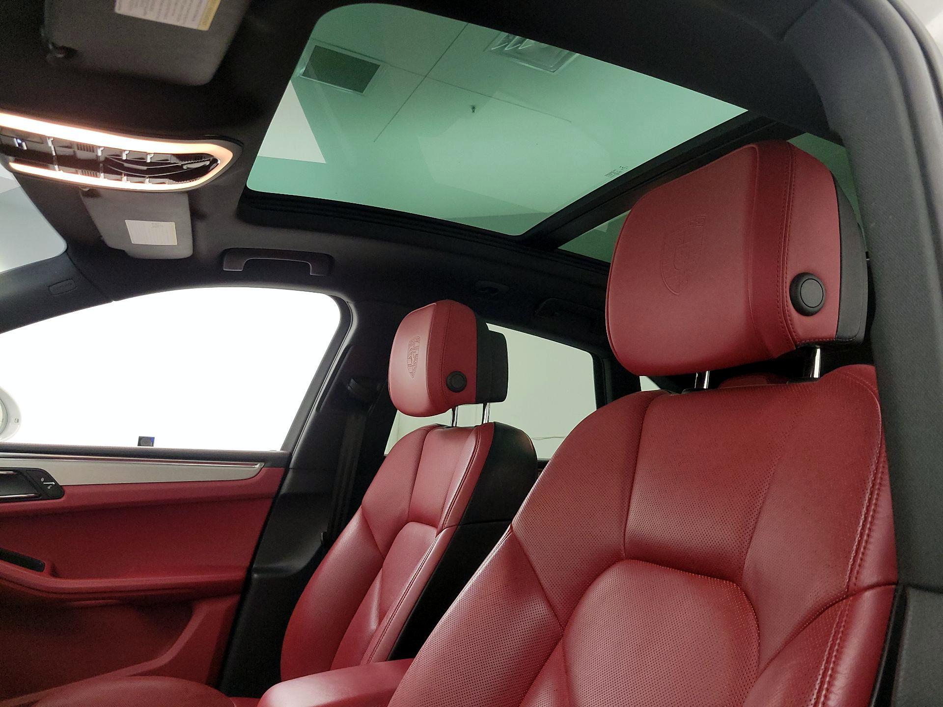 Thumbnail: 2015 Porsche Macan - 20